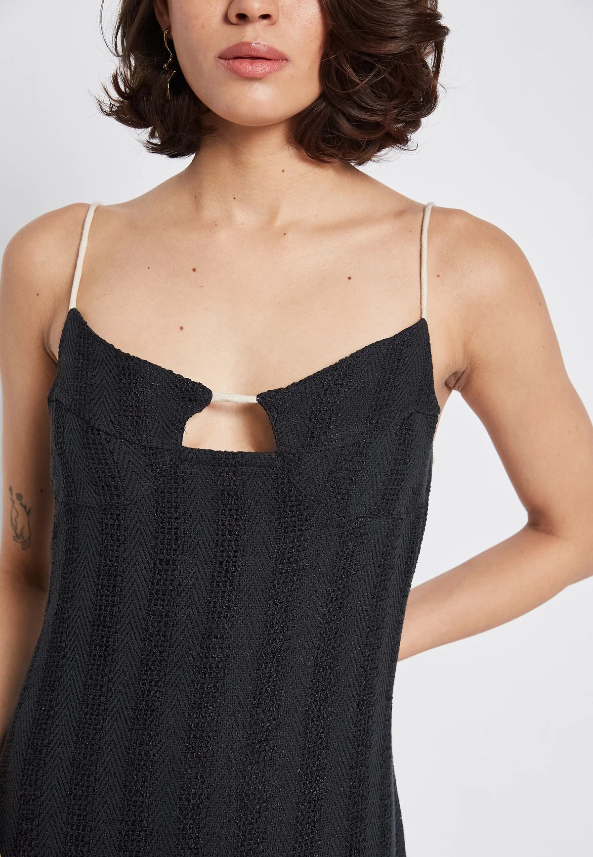 BeSunset | Aria Mai Dress | Close | Black | Vagabond | Apparel | Boutique