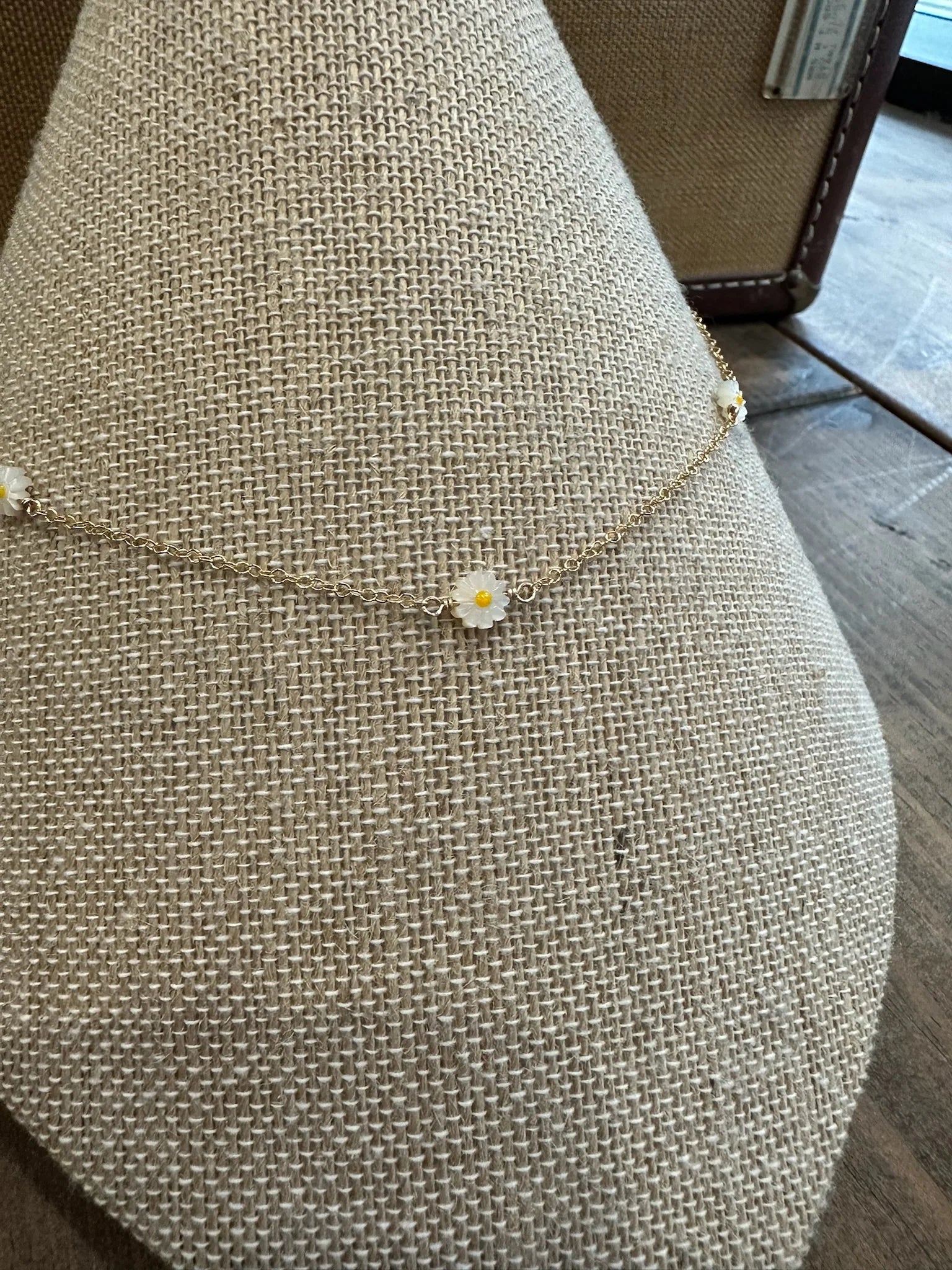 Beachybeads | Daisy Chain Necklace | Close | Vagabond | Apparel | Boutique