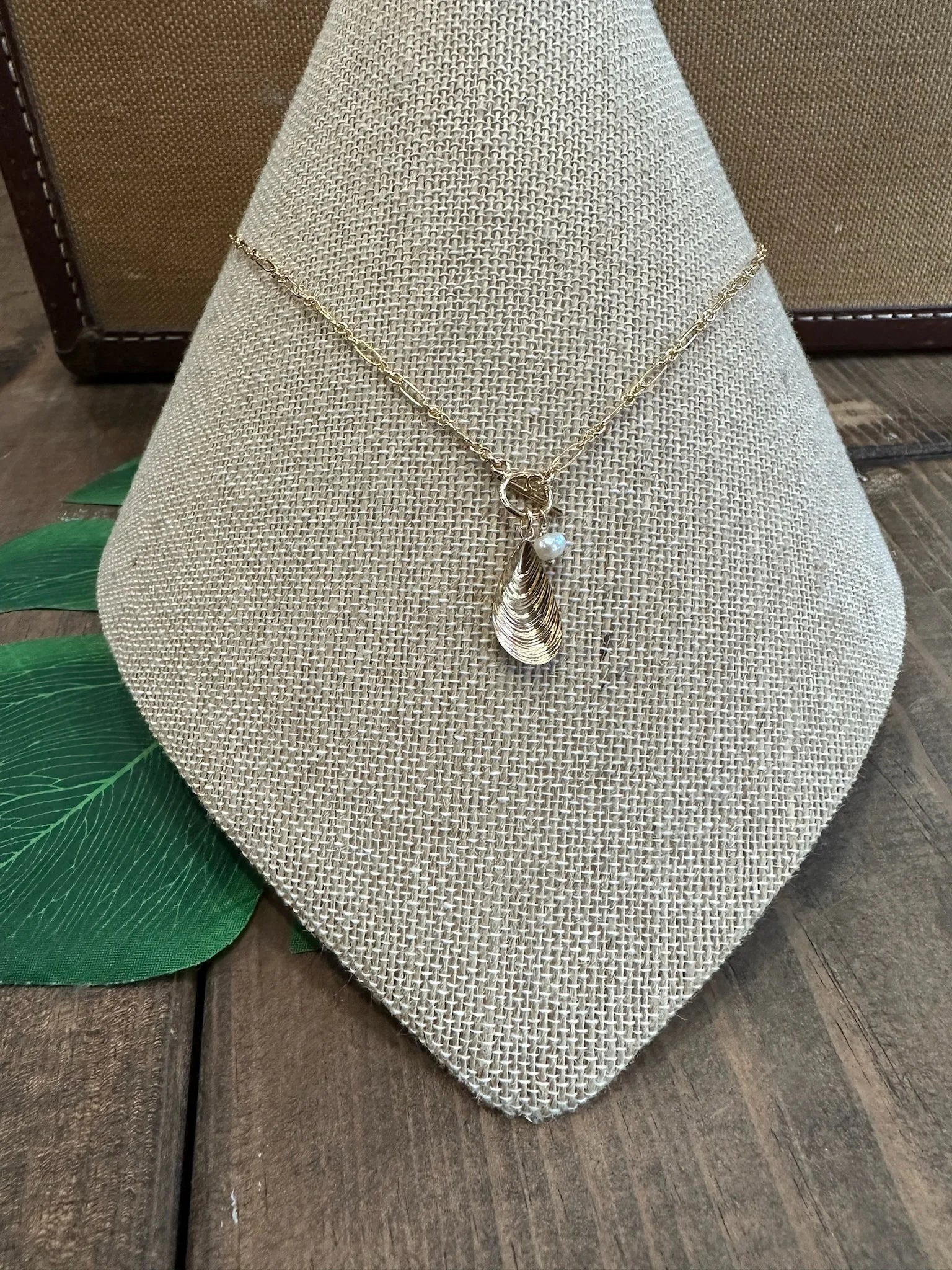 Beachybeads | Scallop Toggle Necklace | Vagabond | Apparel | Boutique