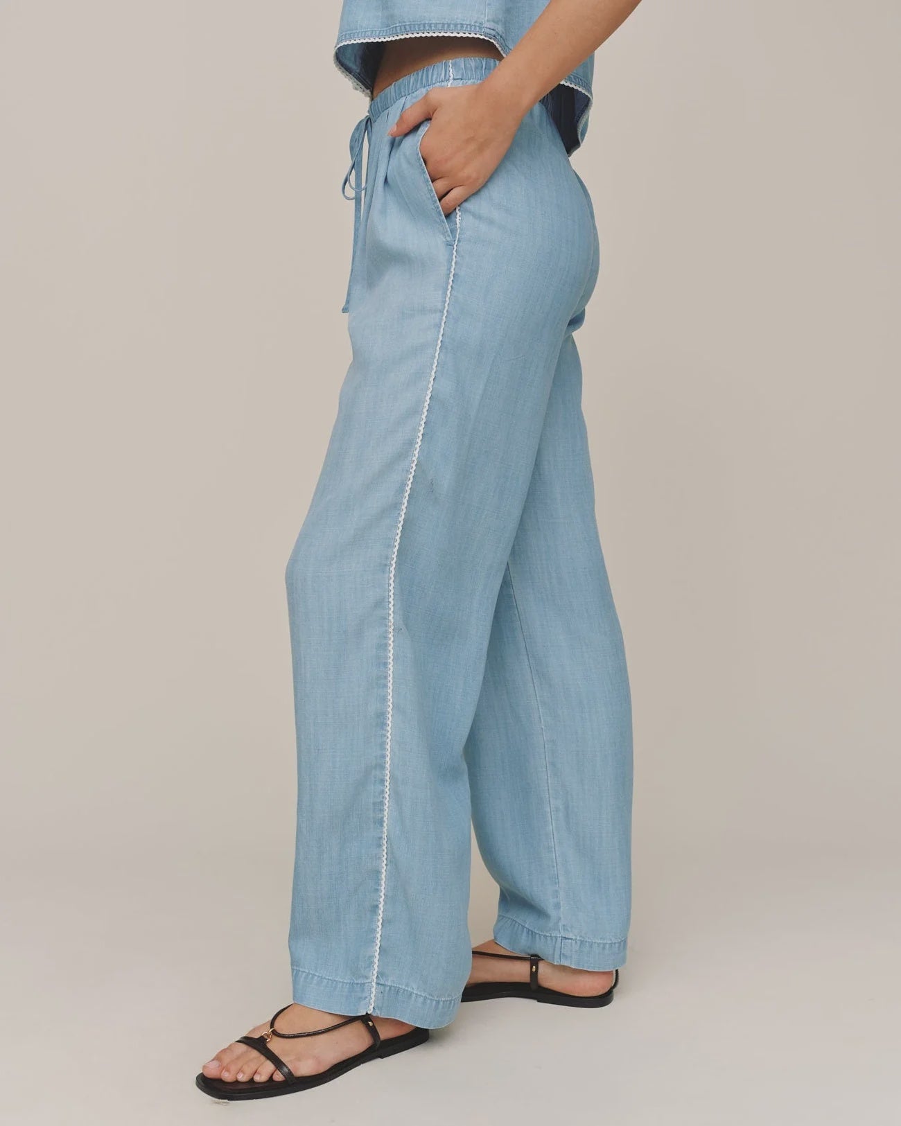 Bella Dahl | Scallop Side Seam Pant | Vagabond | Apparel | Boutique