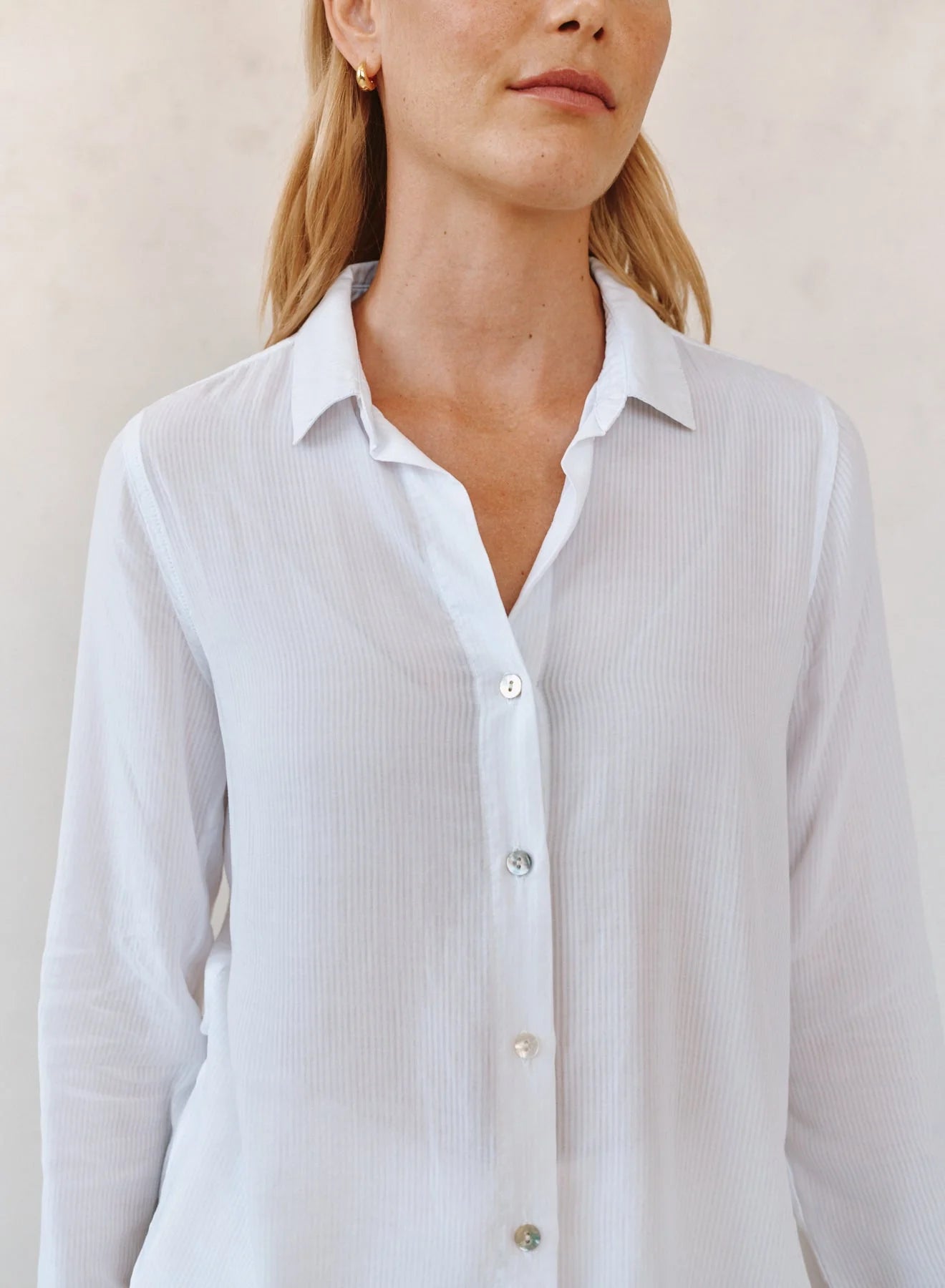 Bella Dahl | Classic Button Down | Close | Vagabond | Apparel | Boutique