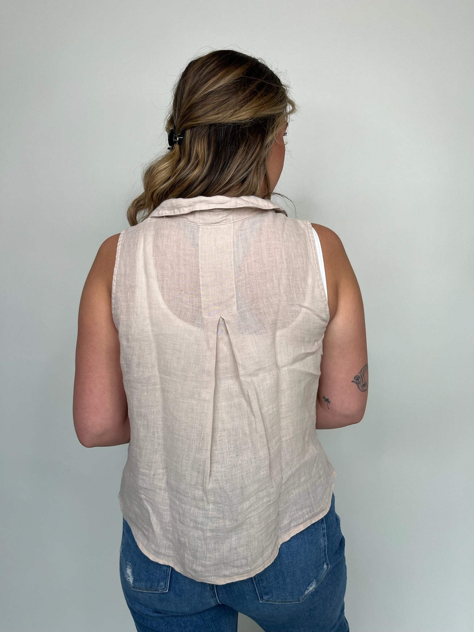 Bella Dahl Sleeveless Notch Collar Button Down | Vagabond Apparel Boutique