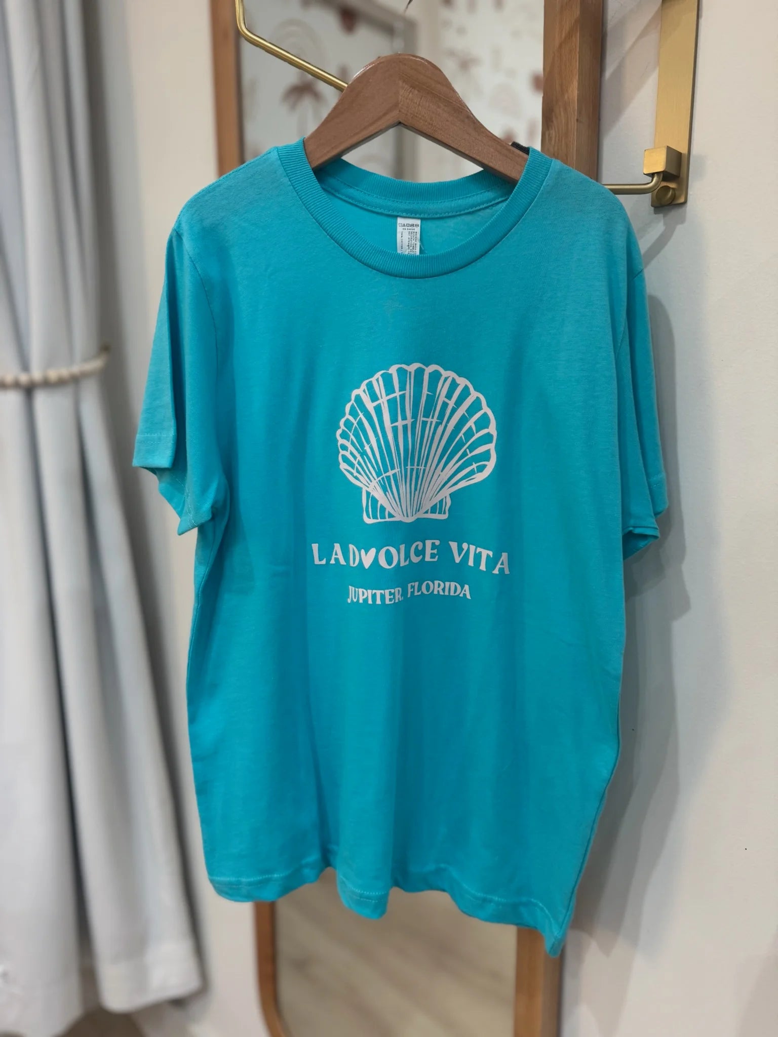 Benny & Ray | La Dolce Vita Seashell Jupiter Tee | Vagabond | Apparel | Boutique