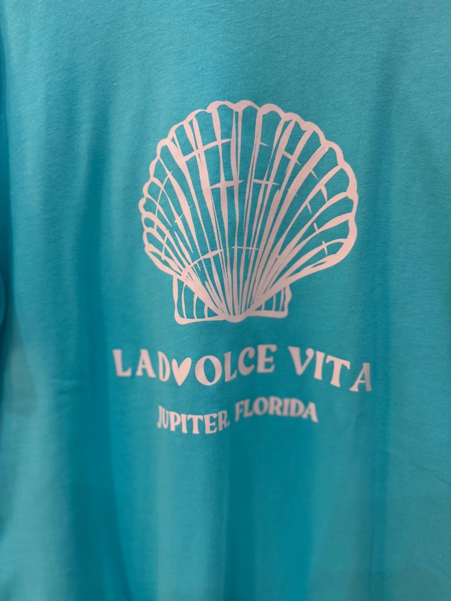 Benny & Ray | La Dolce Vita Seashell Jupiter Tee | Close | Vagabond | Apparel | Boutique