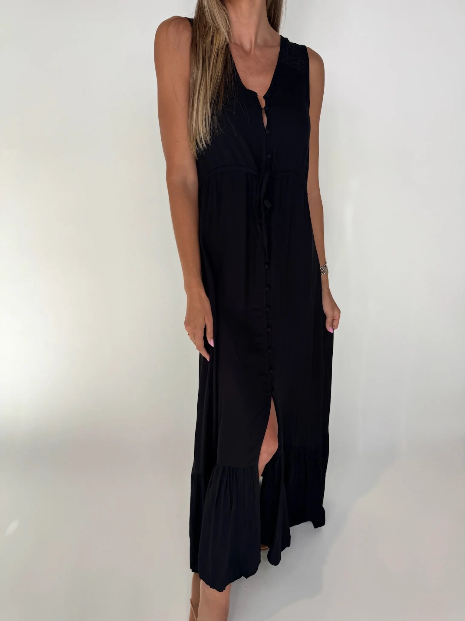 Bobi | Eyelet | Dress | Front | Vagabond | Apparel | Boutique