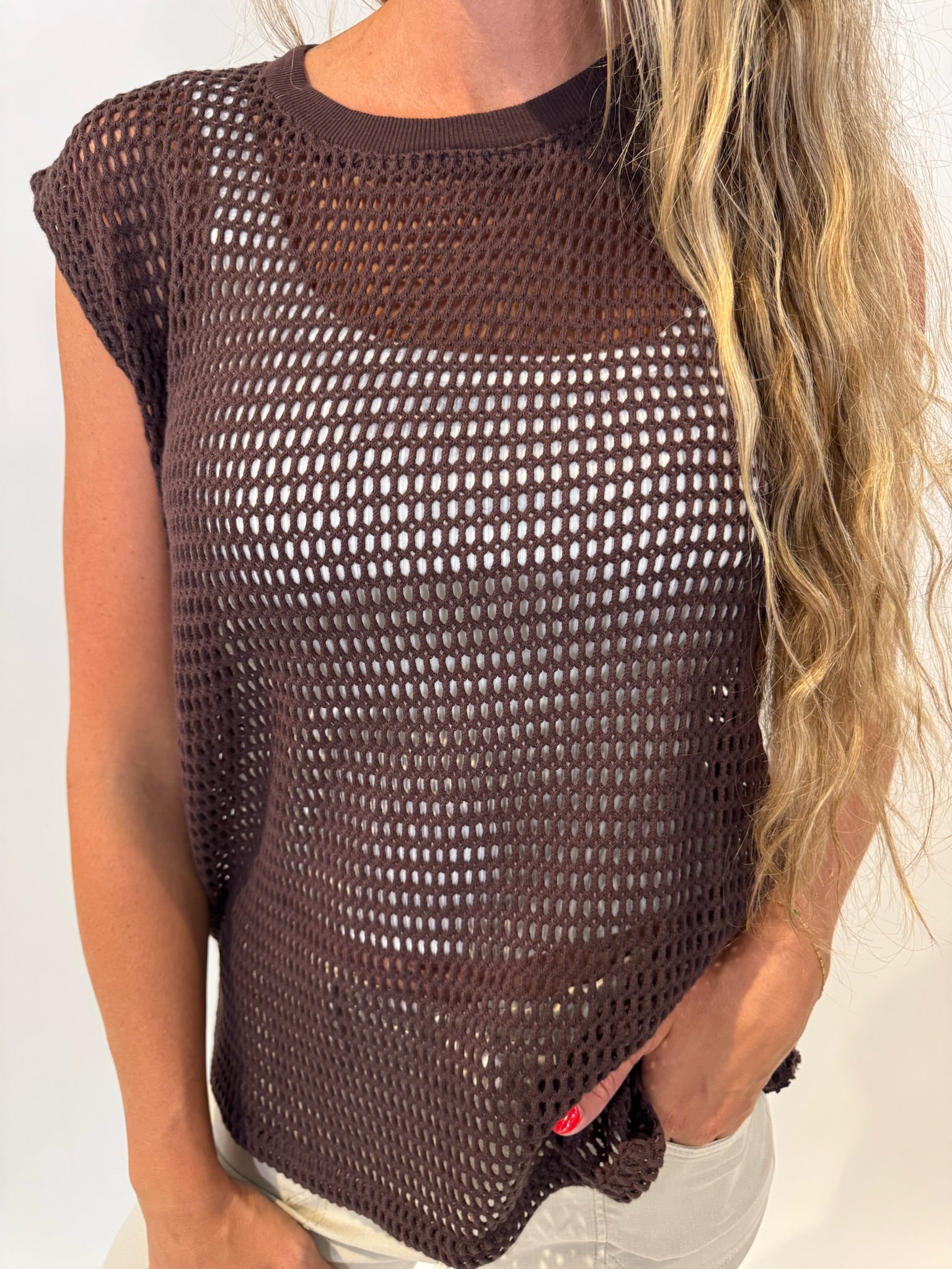 Bobi | Muscle Tee | Umber | Close | Vagabond | Apparel | Boutique
