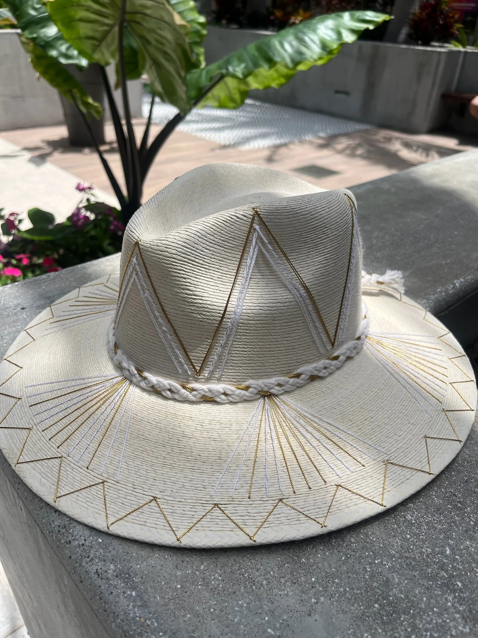 Corazon Playero | Isabella | Hat | White And Gold | Vagabond | Apparel | Boutique