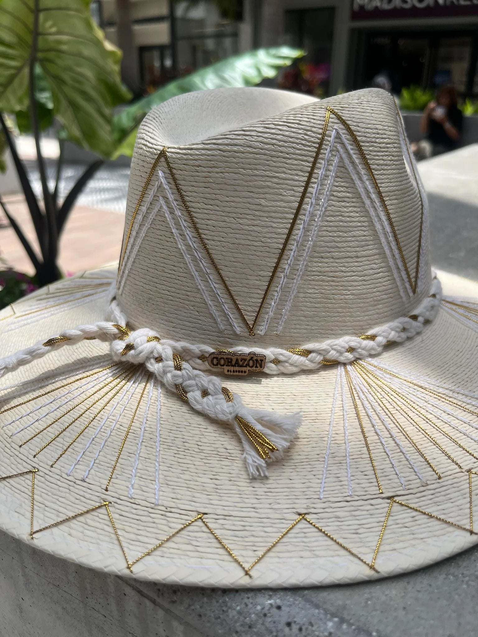 Corazon Playero | Isabella | Hat | White And Gold | Vagabond | Apparel | Boutique