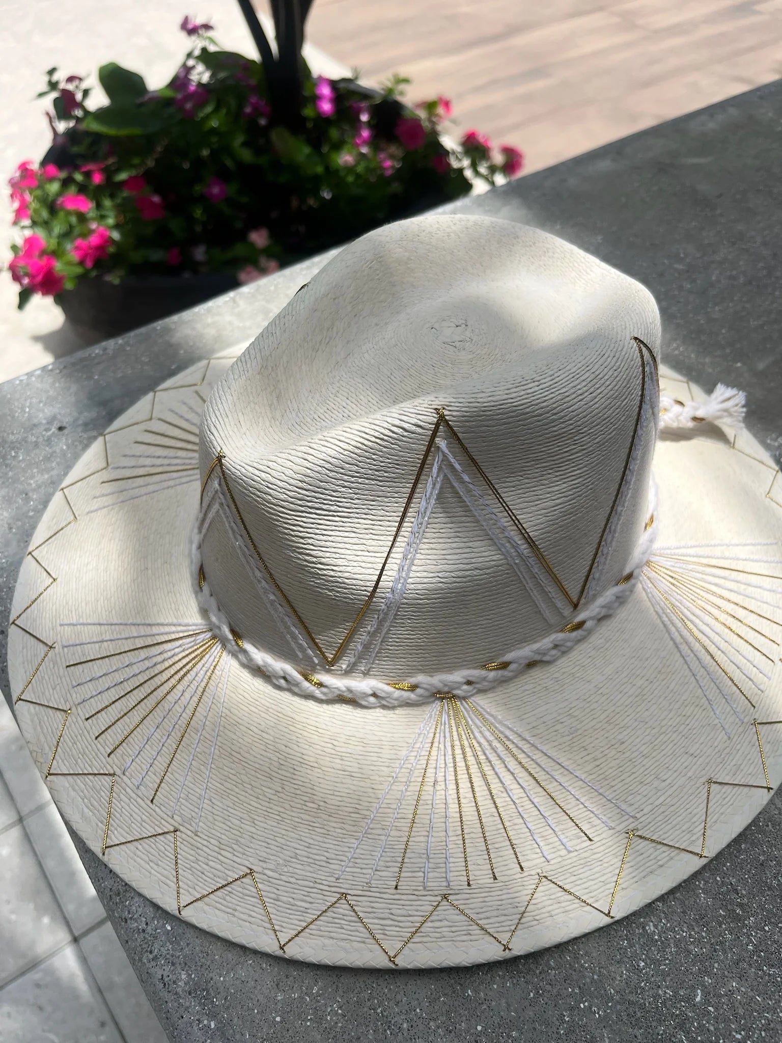 Corazon Playero | Isabella | Hat | White And Gold | Vagabond | Apparel | Boutique