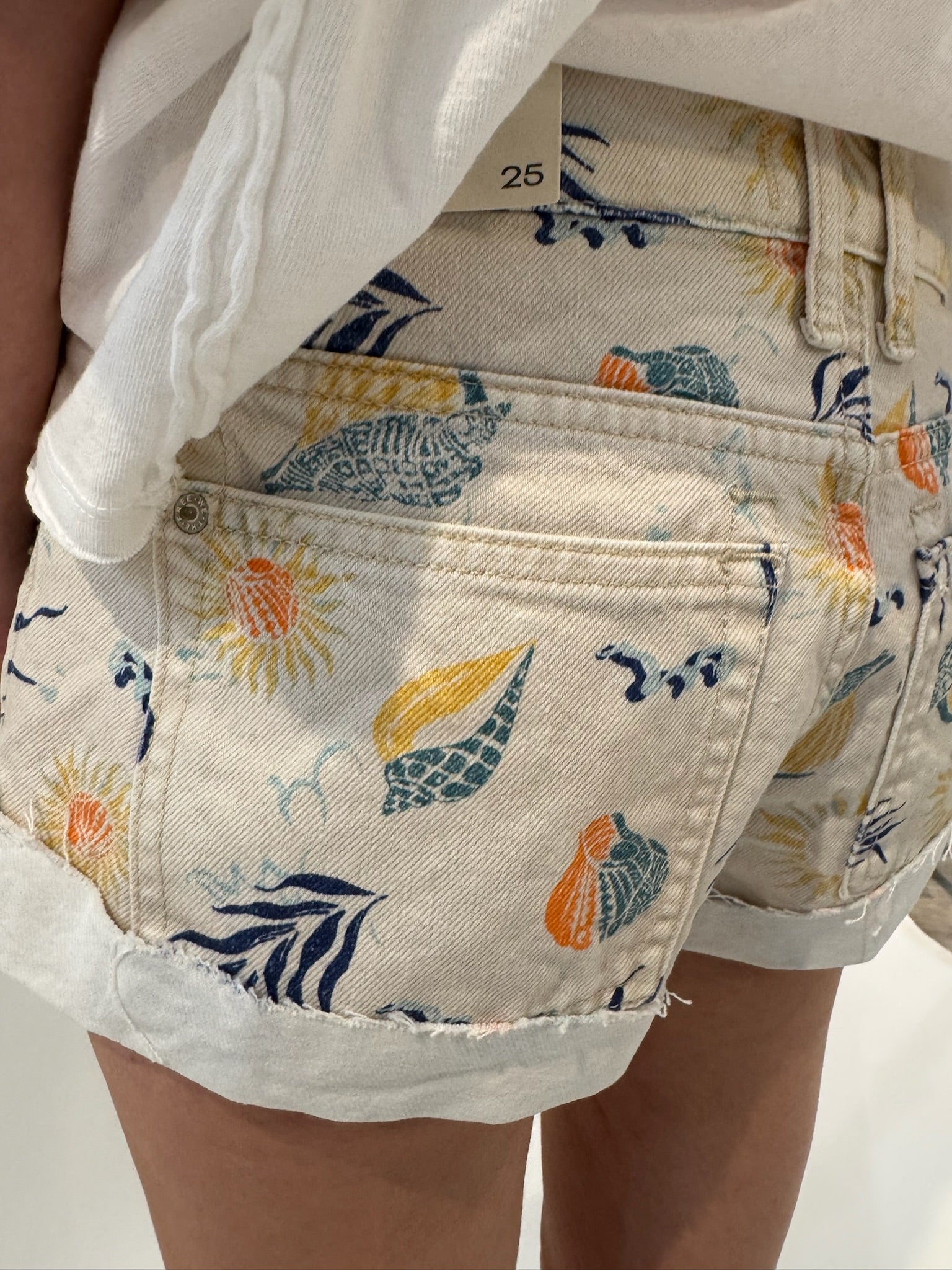 Free People | Cali Cuffed Printed Short | Model | Vagabond | Apparel | Boutique