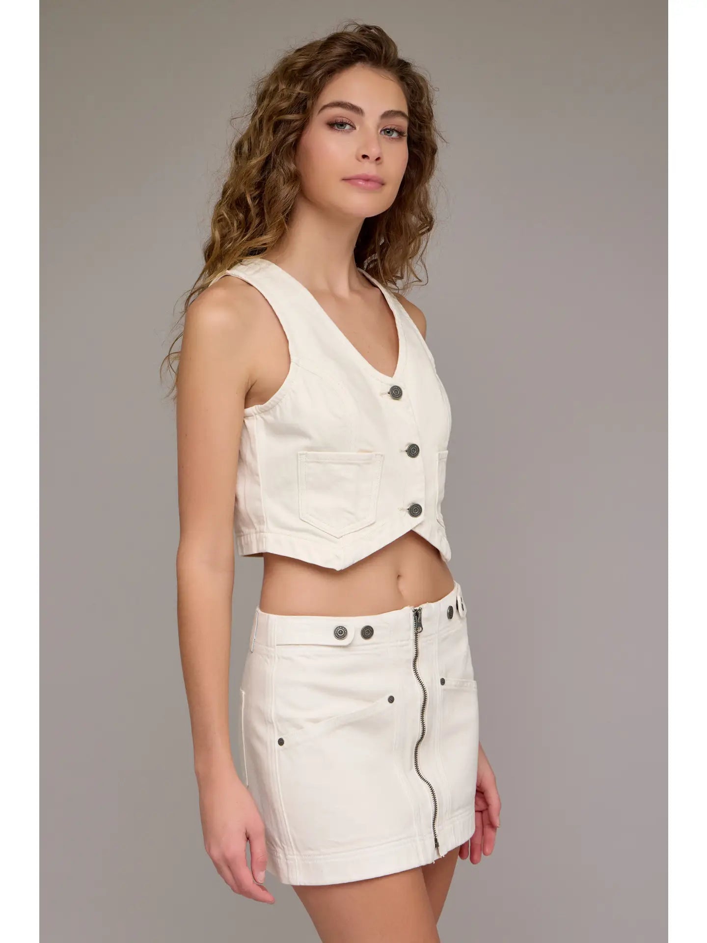 Hidden Jeans | Cropped Fitted Vest | Ecru | Side | Vagabond | Apparel | Boutique