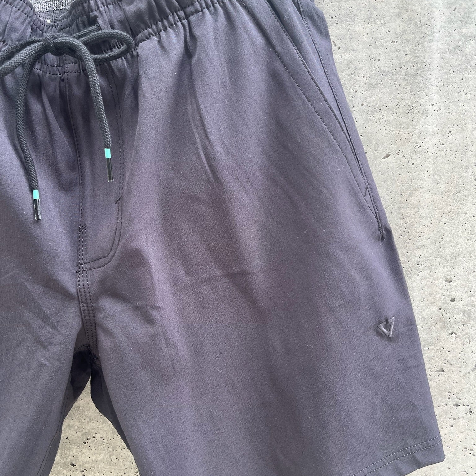 Vissla Hemp No See Ums Eco 18" Elastic Walkshort | Vagabond Apparel Boutique