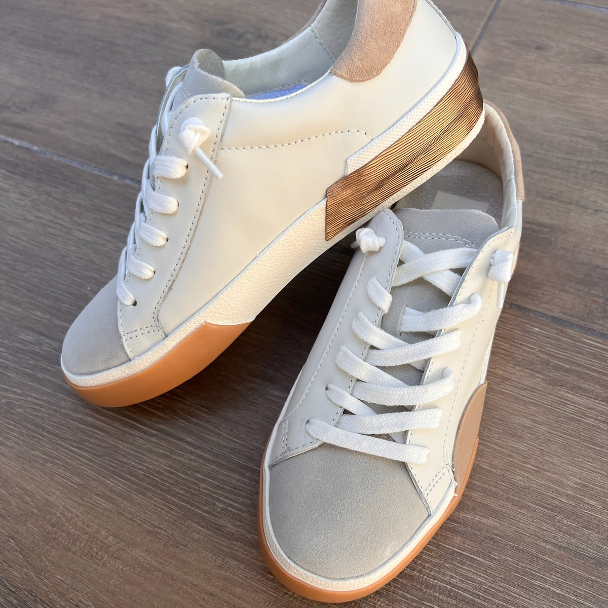Dolce Vita Zina Sneaker White/Tan – Vagabond Apparel Boutique display picture 1