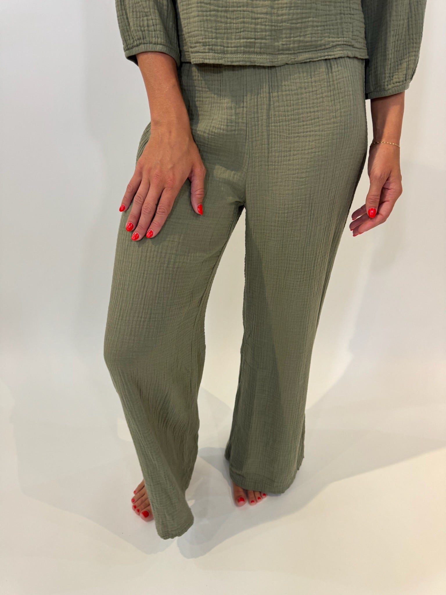 LA Made | Breezy Gauze Pant W/Side Slit | Vagabond | Apparel | Boutique