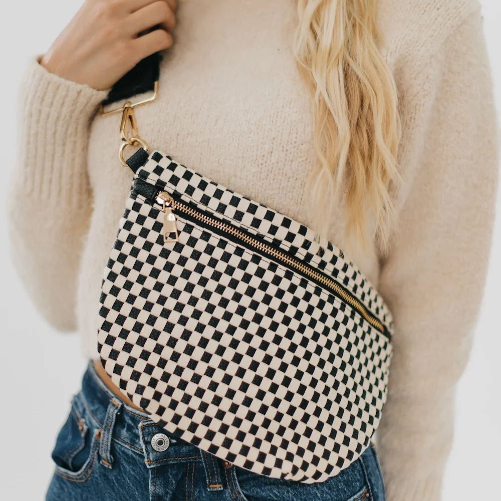 Pretty Simple | Westlyn Woven Bum Bag | Checkered Black | Model | Vagabond | Apparel | Boutique