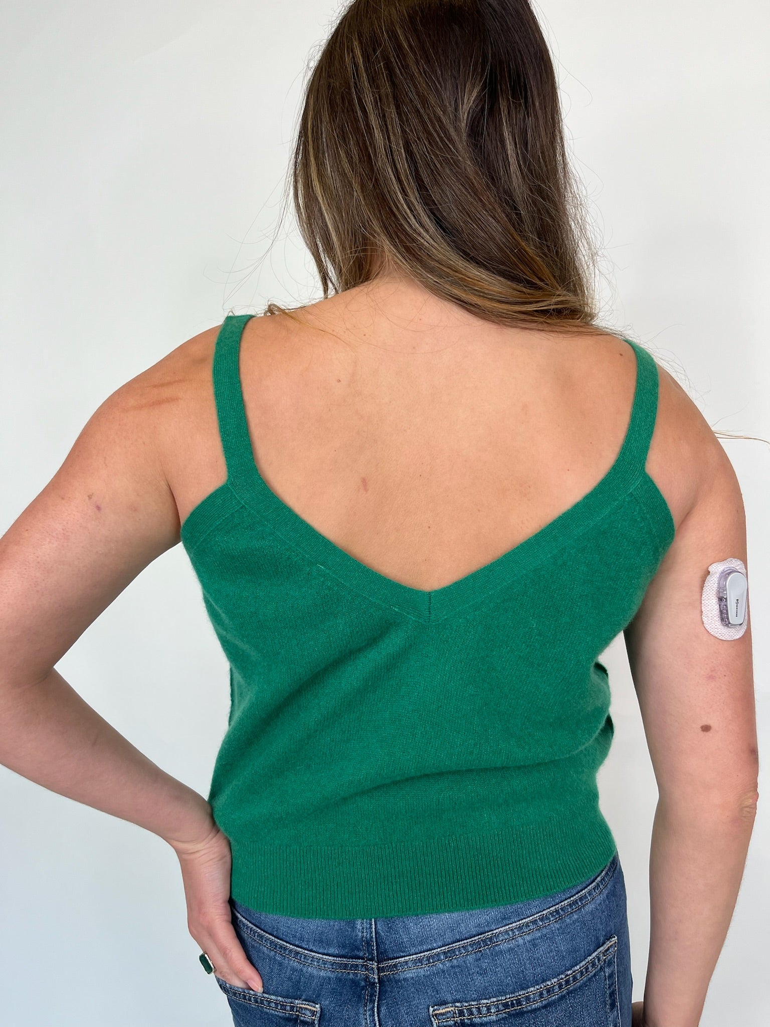 Rose and Crown V-Neck Tank Kelly Green | Vagabond Apparel Boutique