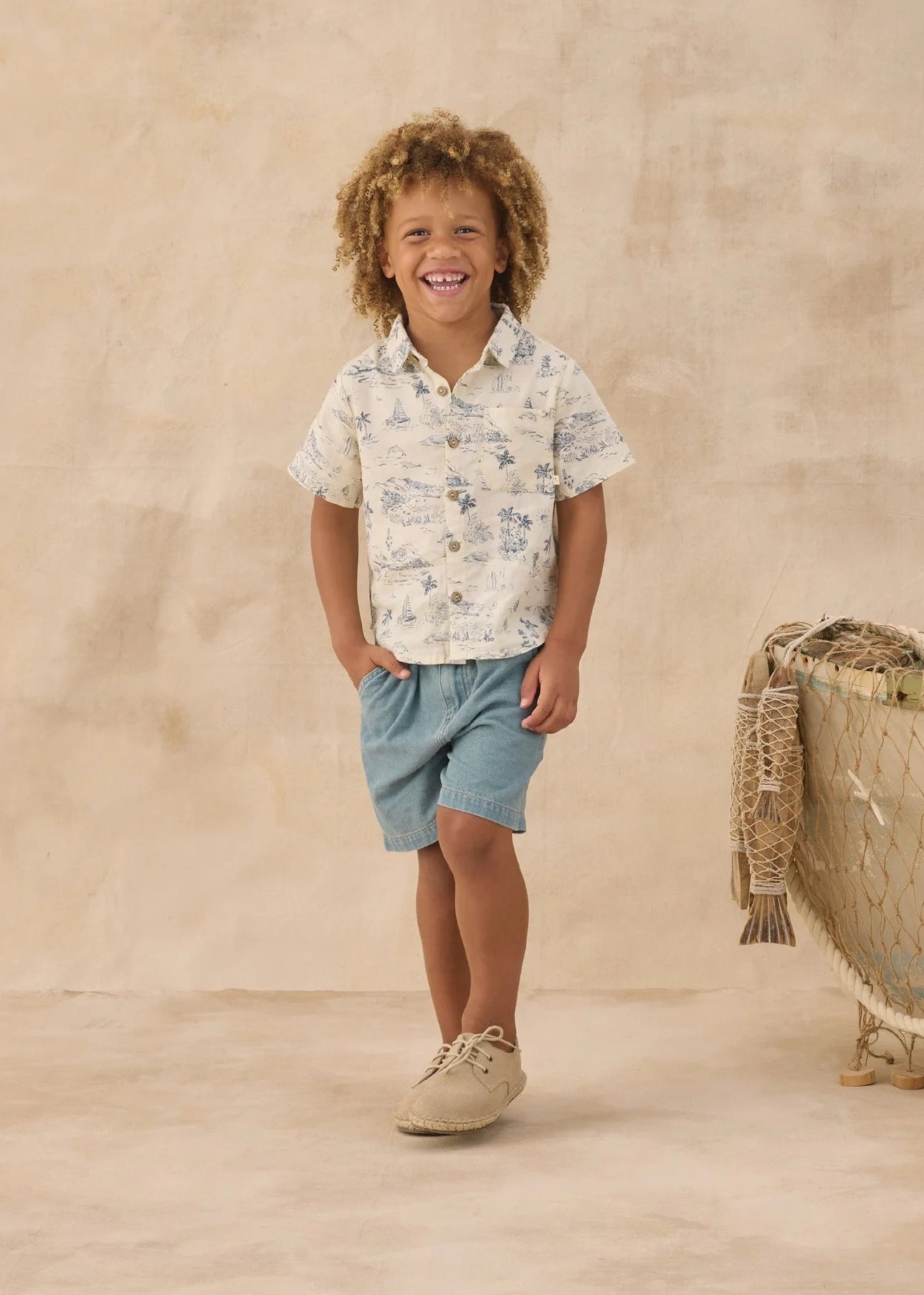 Rylee & Cru | Collared Short Sleeve Shirt Ocean Toile | Model | Vagabond | Apparel | Boutique