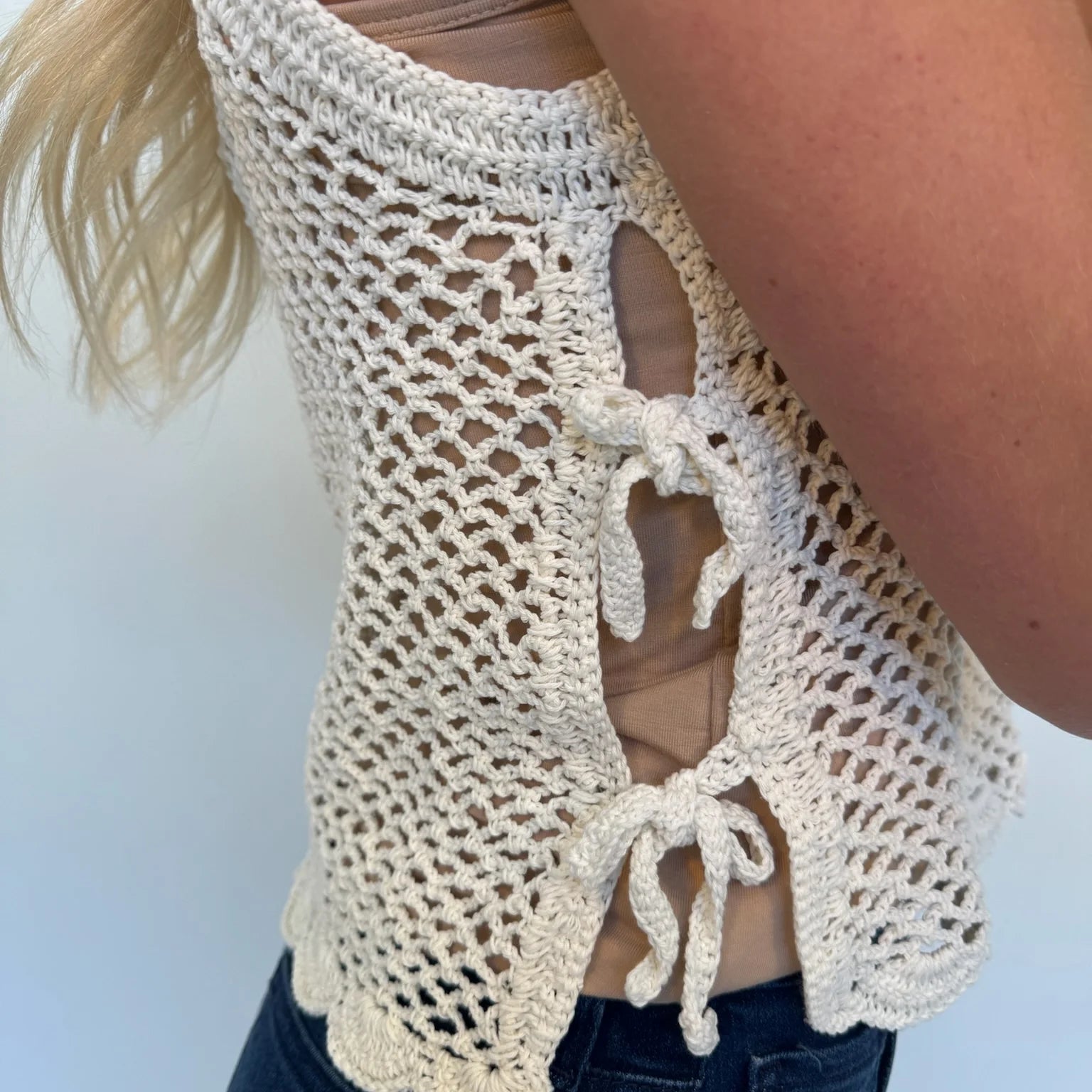 Skemo | Azure Crochet Tank Top W/Tie | White | Close | Vagabond | Apparel | Boutique