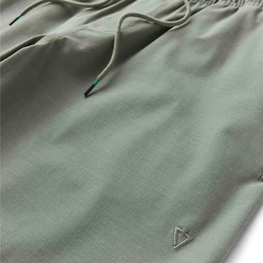 Vissla | Hemp No See Ums Eco 18" Elastic Walkshort | Fatigue | Close | Vagabond | Apparel | Boutique