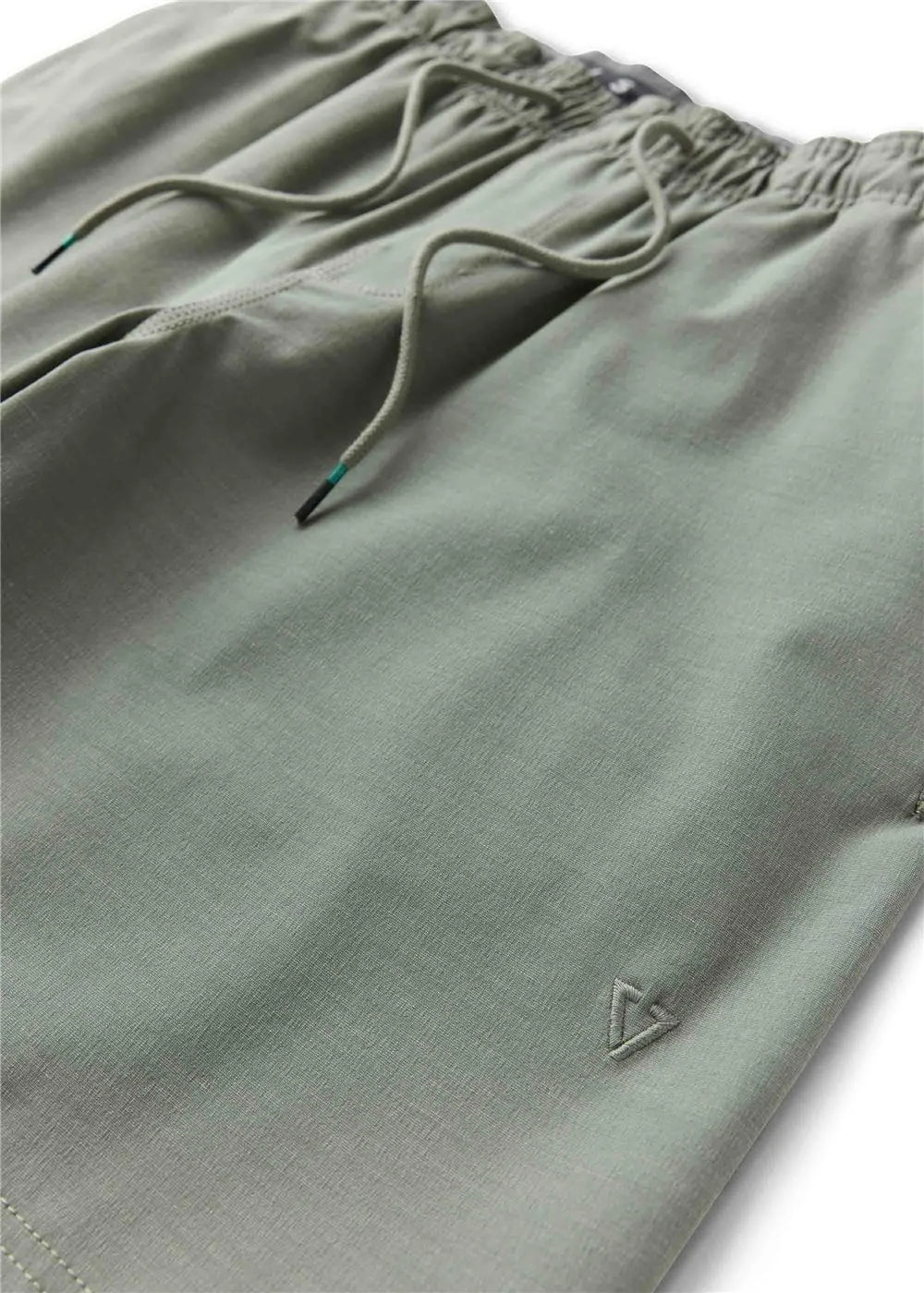 Vissla | Hemp No See Ums Eco 18" Elastic Walkshort | Fatigue | Close | Vagabond | Apparel | Boutique