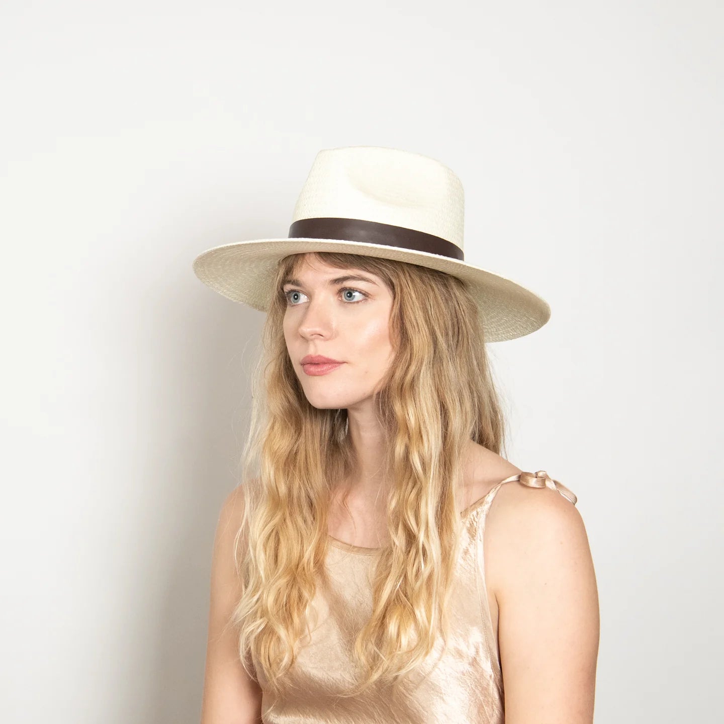Wyeth | Slater | Ivory | Model | Vagabond | Apparel | Boutique