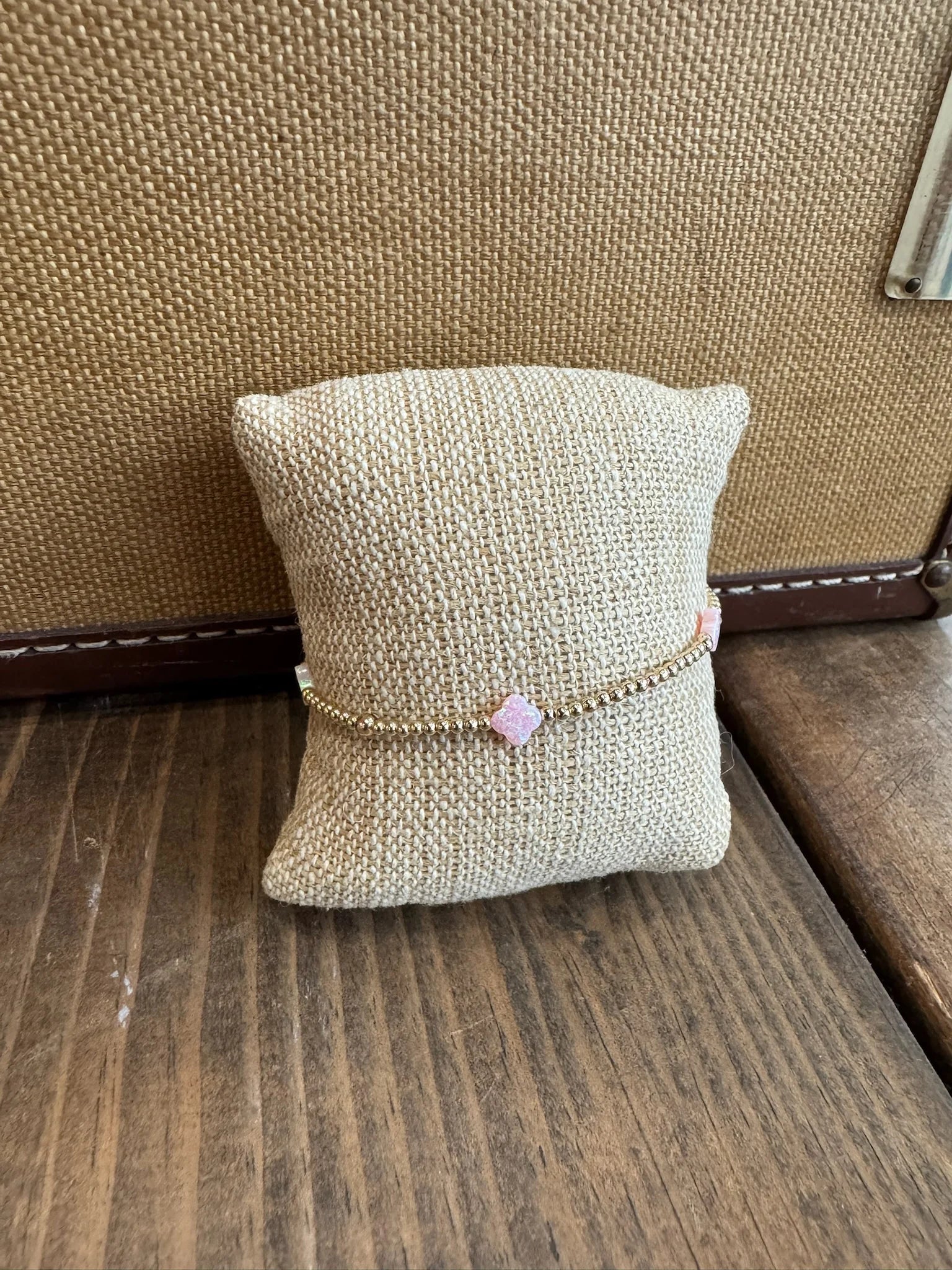 Bara Boheme | Tiny Clover | Bracelet | Pink | Vagabond | Apparel | Boutique