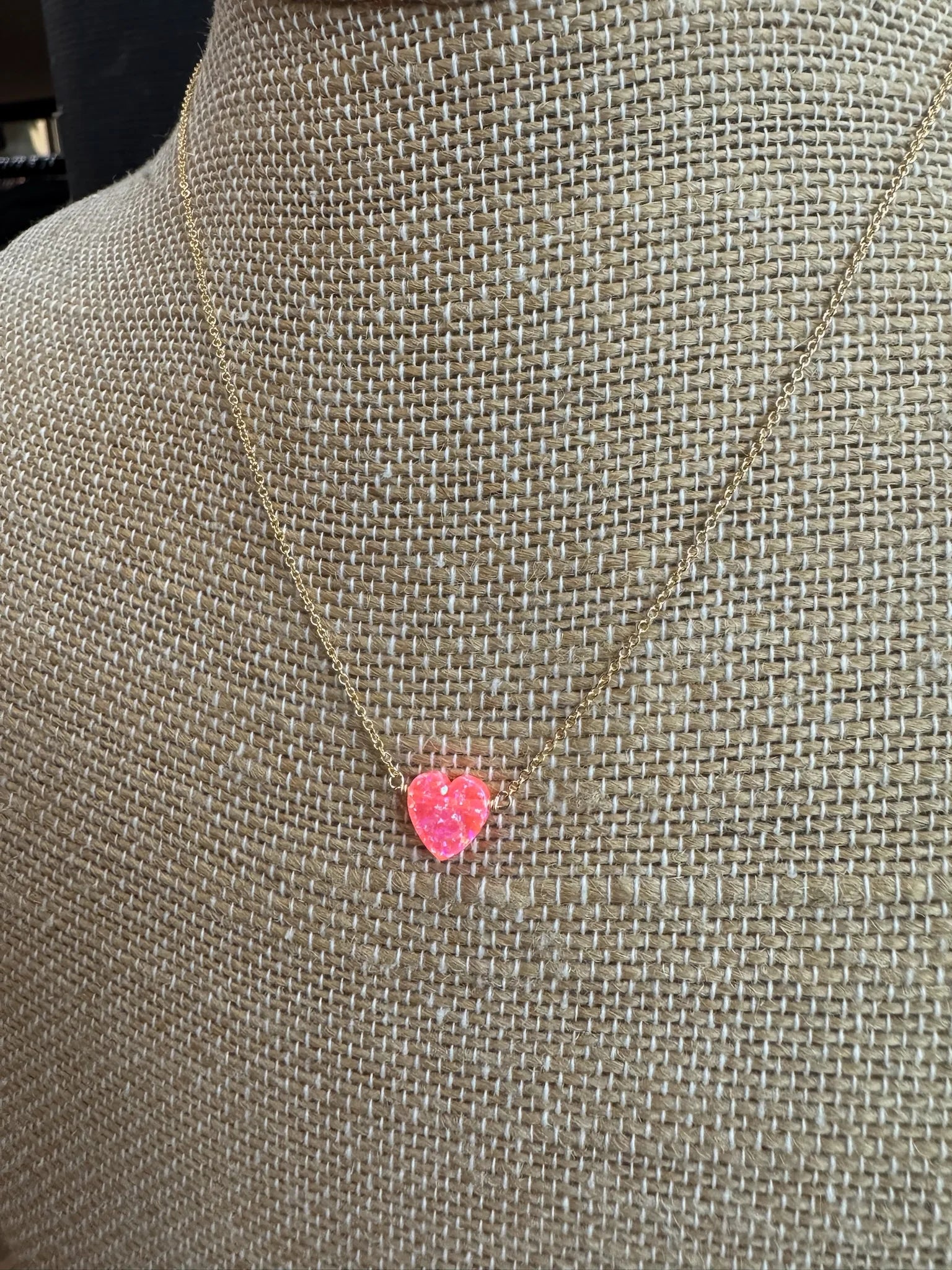 Bara Boheme | Heart Necklace Pink Close | Vagabond | Apparel | Boutique