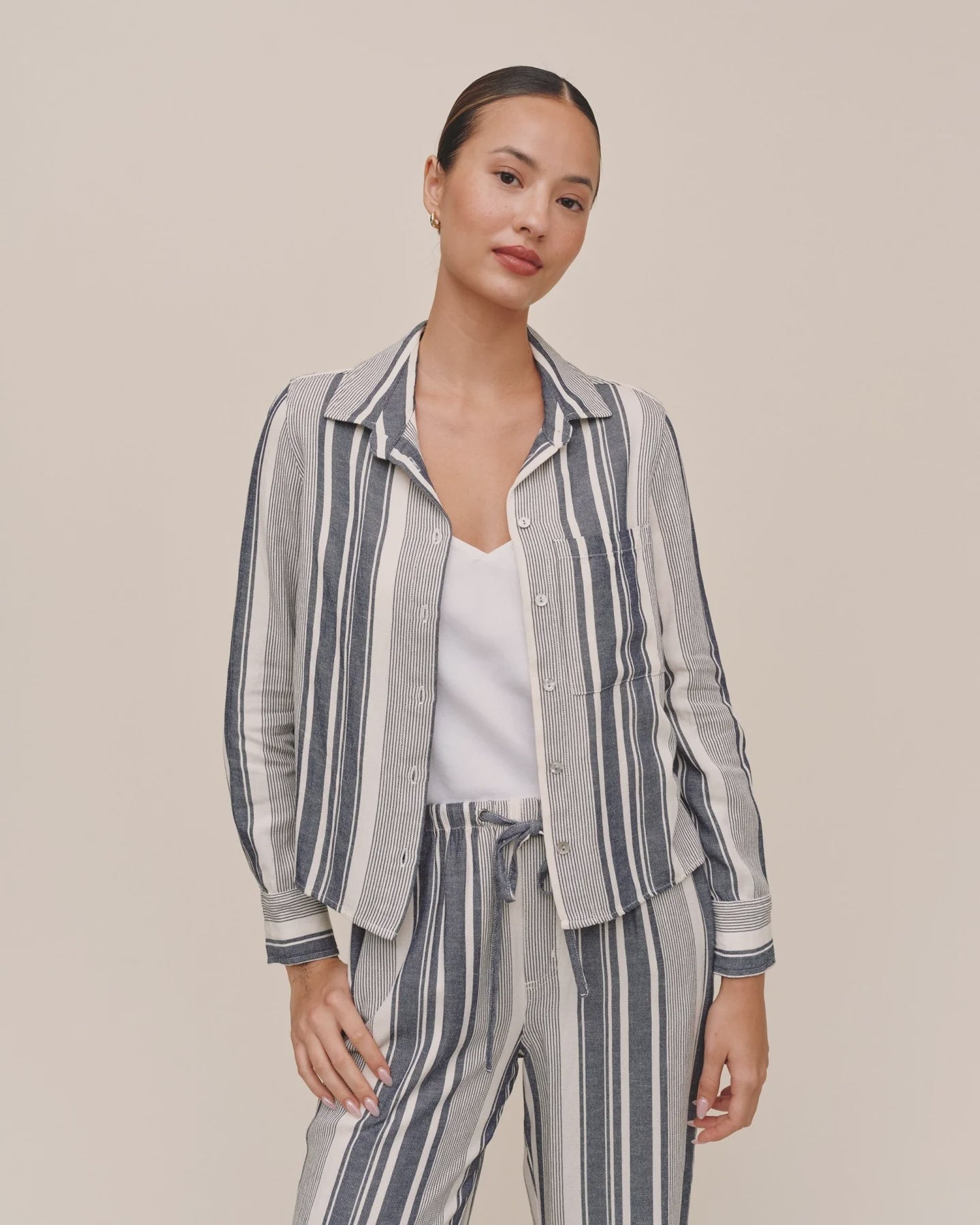 Bella Dahl | Long Sleeve Crop Pocket Shirt | Vagabond | Apparel | Boutique