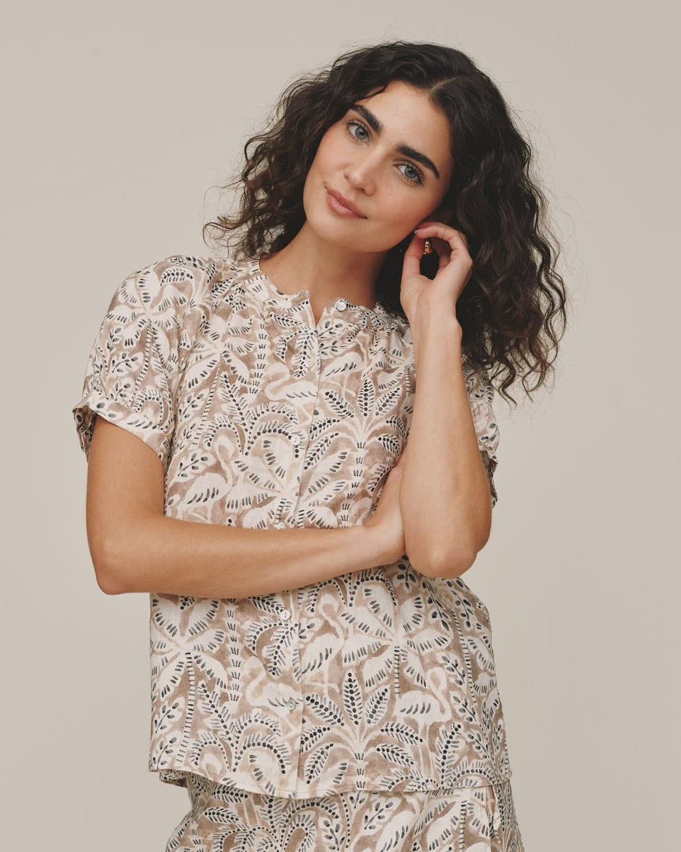 Bella Dahl | Printed Short Sleeve Raglan Shirt | Vagabond | Apparel | Boutique