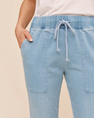 Bella Dahl | Denim Pocket Jogger | Close | Vagabond | Apparel | Boutique