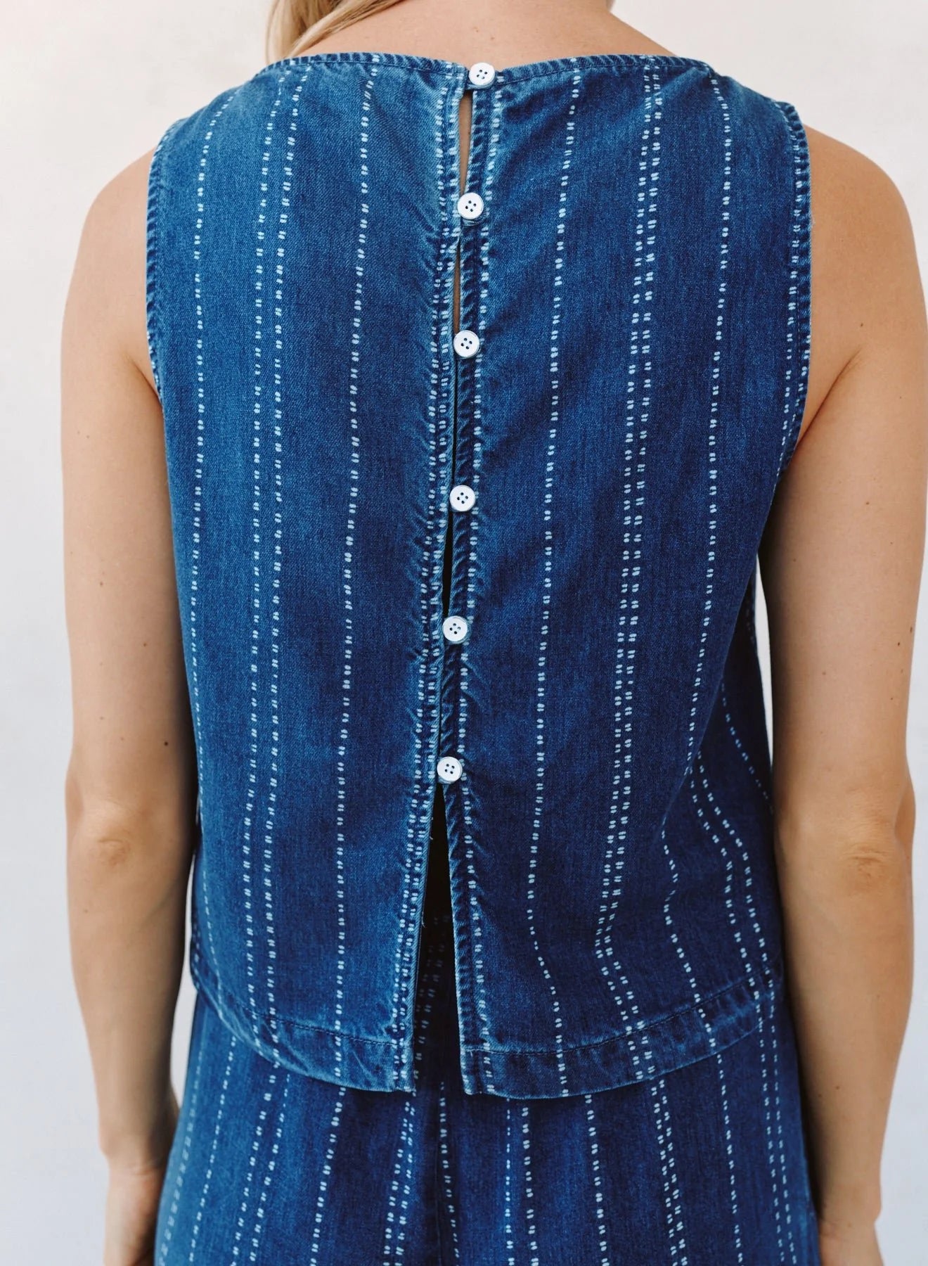 Bella Dahl | Sleeveless Button Back Top | Close | Vagabond | Apparel | Boutique
