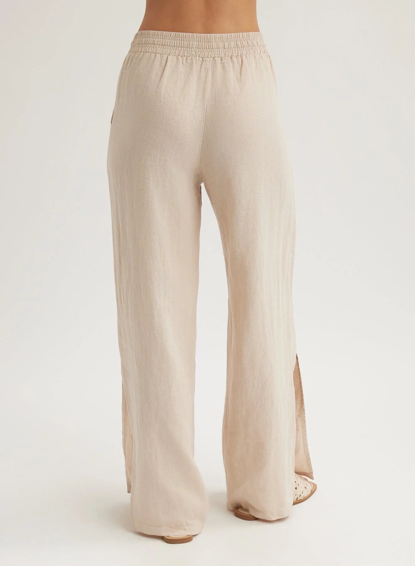 Bella Dahl | Side Slit Wide Leg Linen Pant | Back | Vagabond | Apparel | Boutique