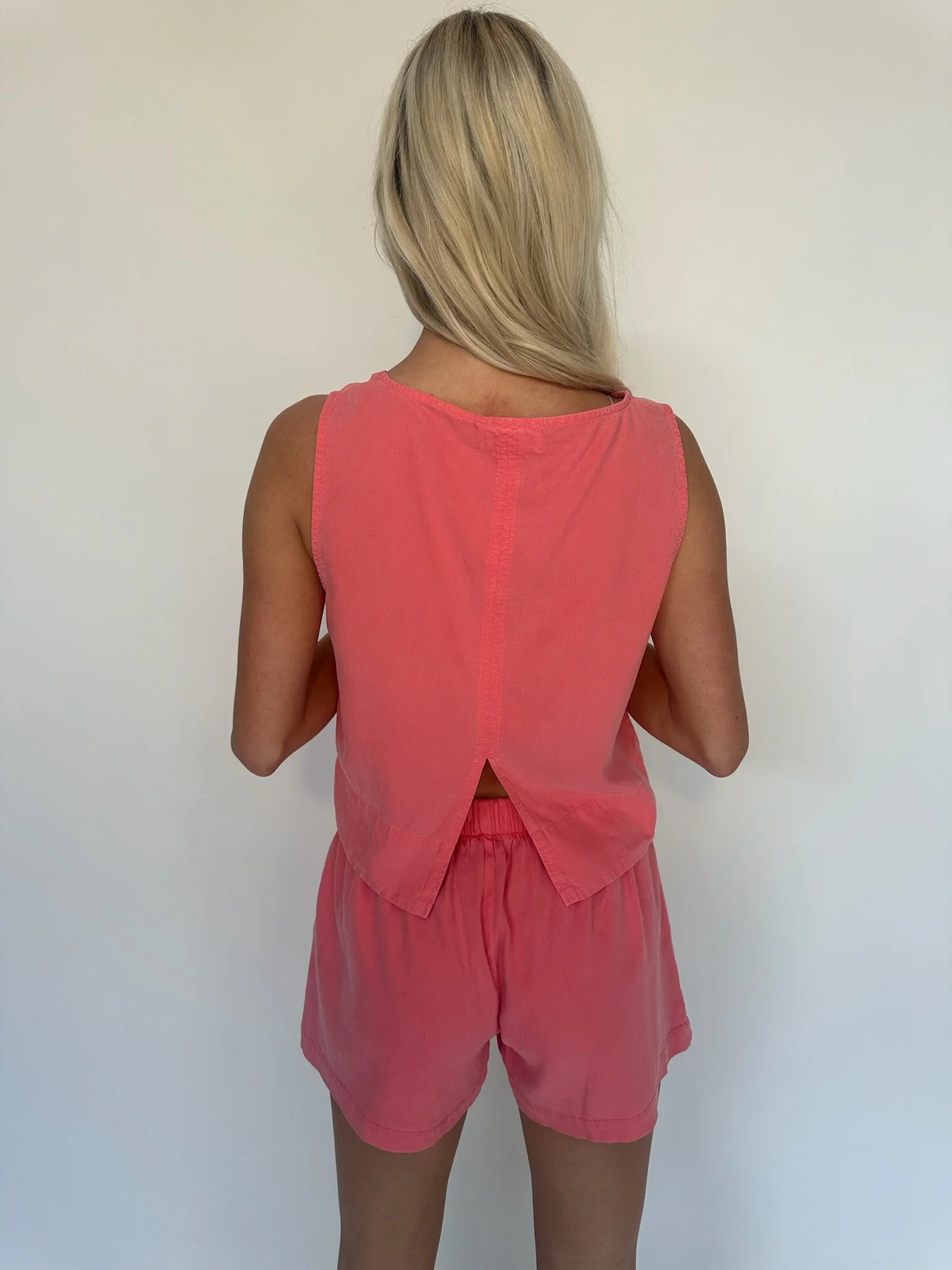 Bella Dahl |Clean Front Short | Wild Coral | Back | Vagabond | Apparel | Boutique