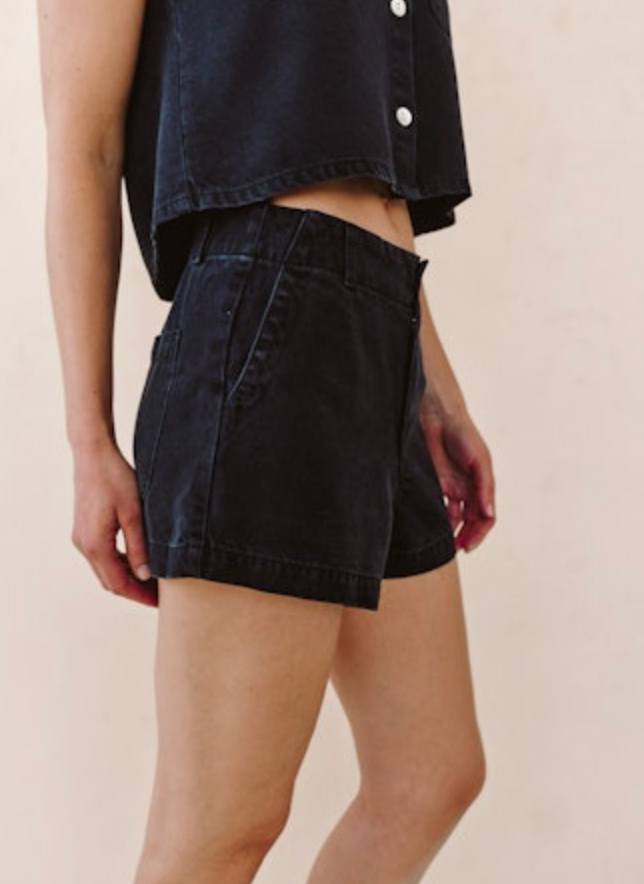 Bella Dahl | Elle Playa Trouser Short | Black | Side | Vagabond | Apparel | Boutique