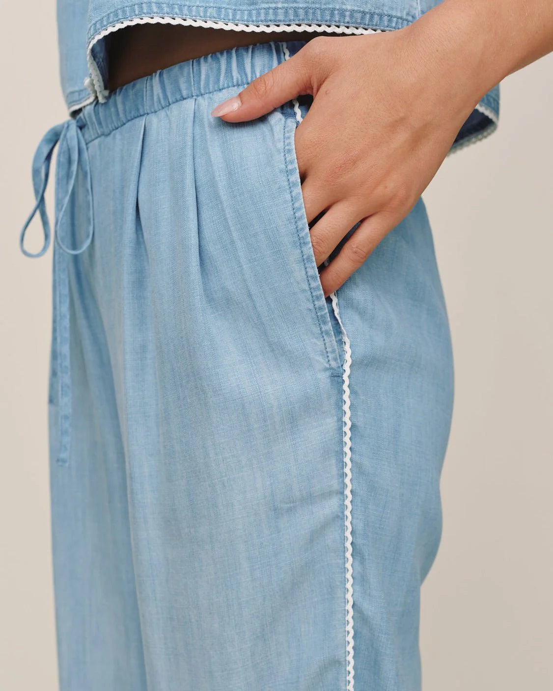 Bella Dahl | Scallop Side Seam Pant | Vagabond | Apparel | Boutique