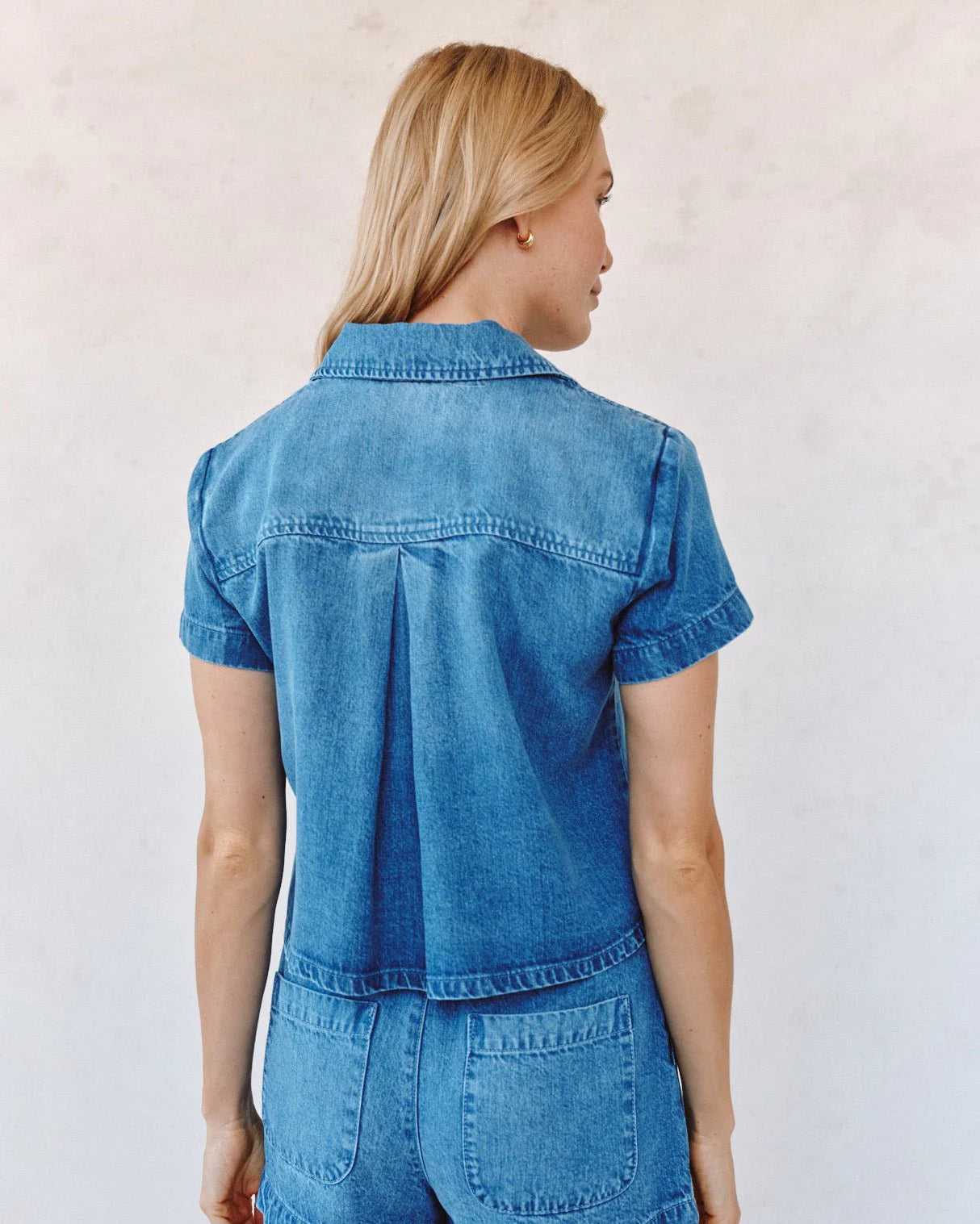Bella Dahl | Short Sleeve Flap Pocket Shirt | back | Vagabond | Apparel | Boutique