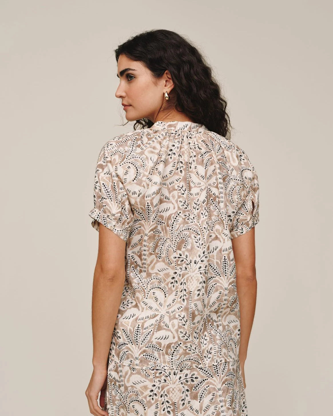 Bella Dahl | Printed Short Sleeve Raglan Shirt | Vagabond | Apparel | Boutique