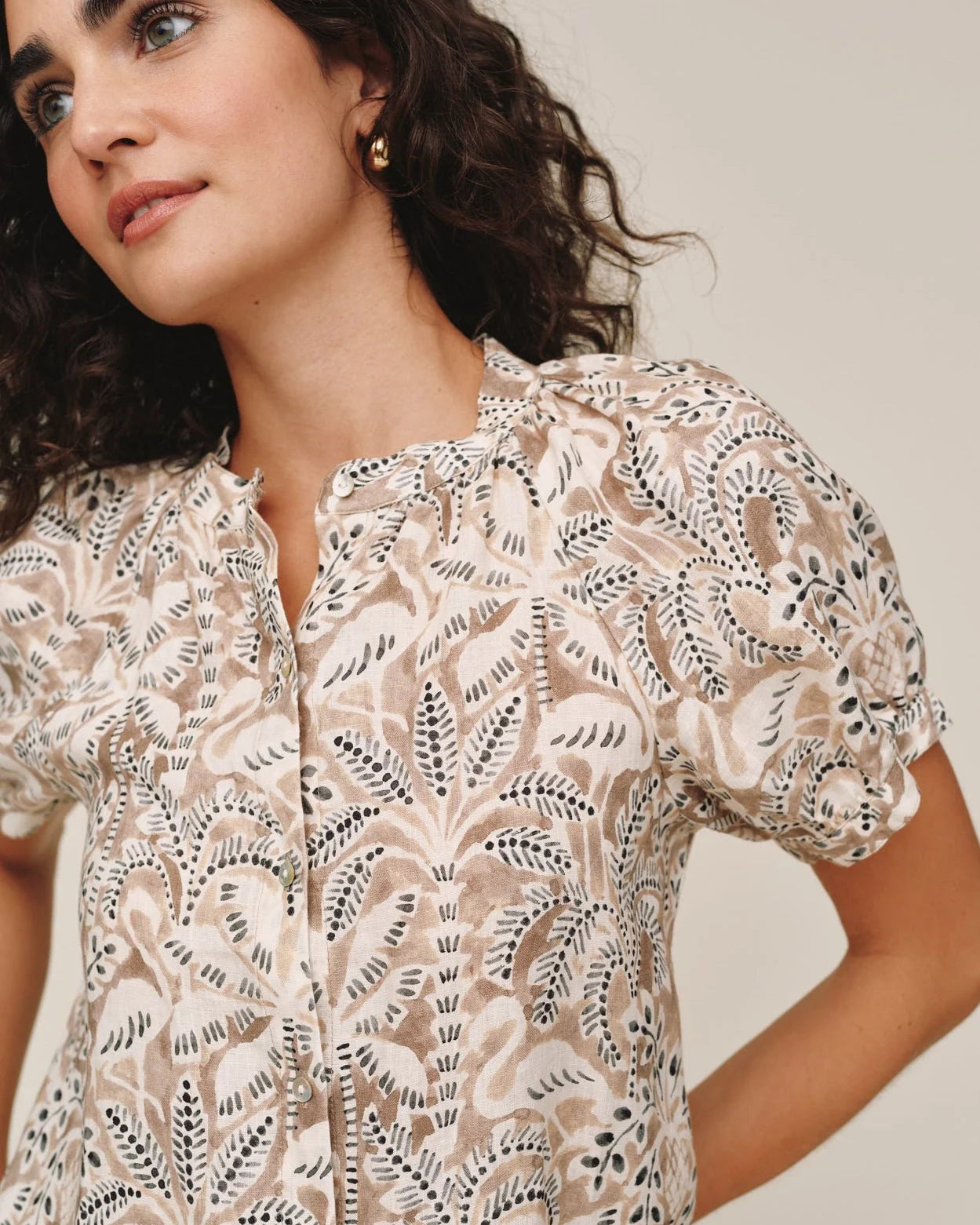 Bella Dahl | Printed Short Sleeve Raglan Shirt | Vagabond | Apparel | Boutique