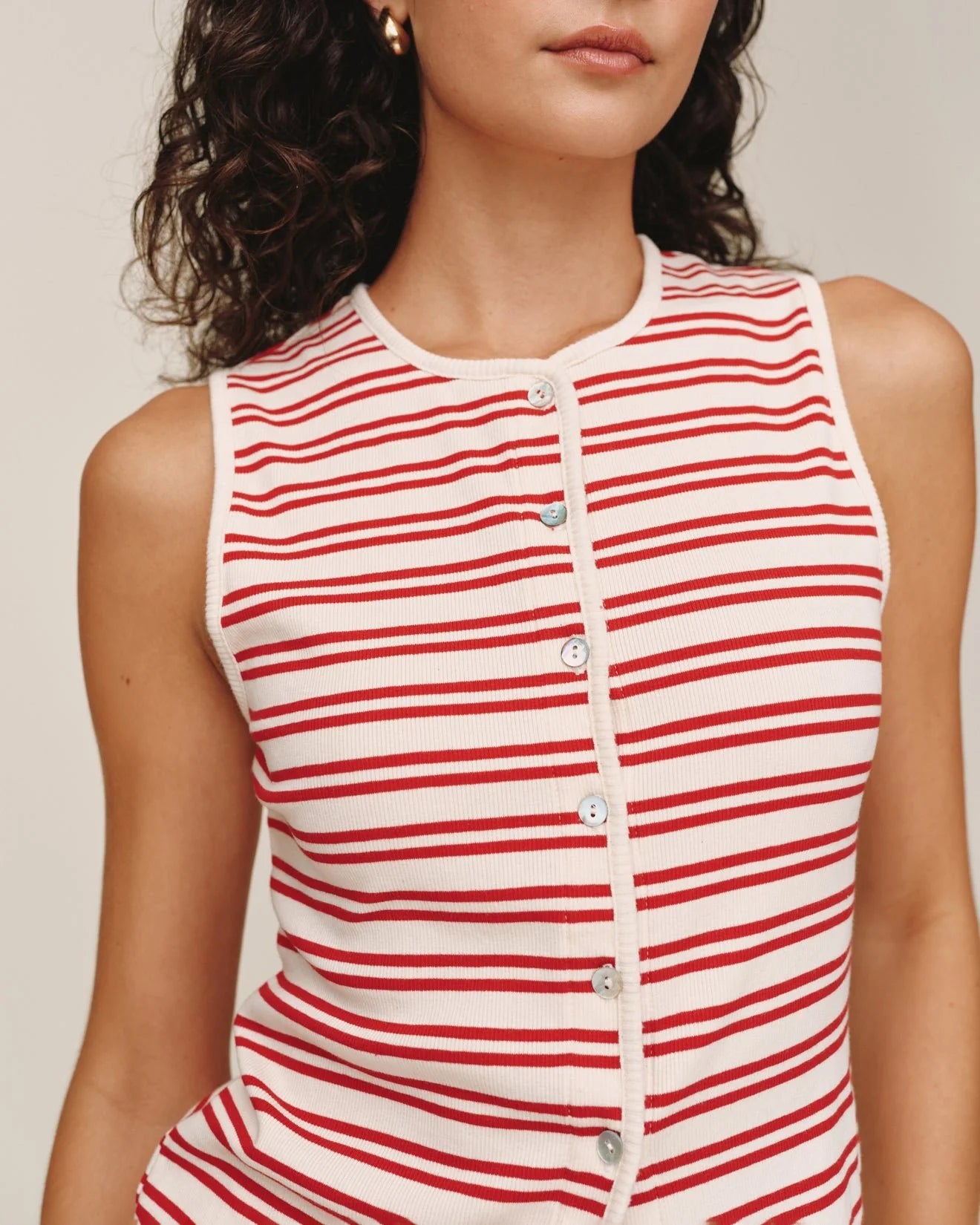 Bella Dahl Sleeveless Fitted Button Down Top