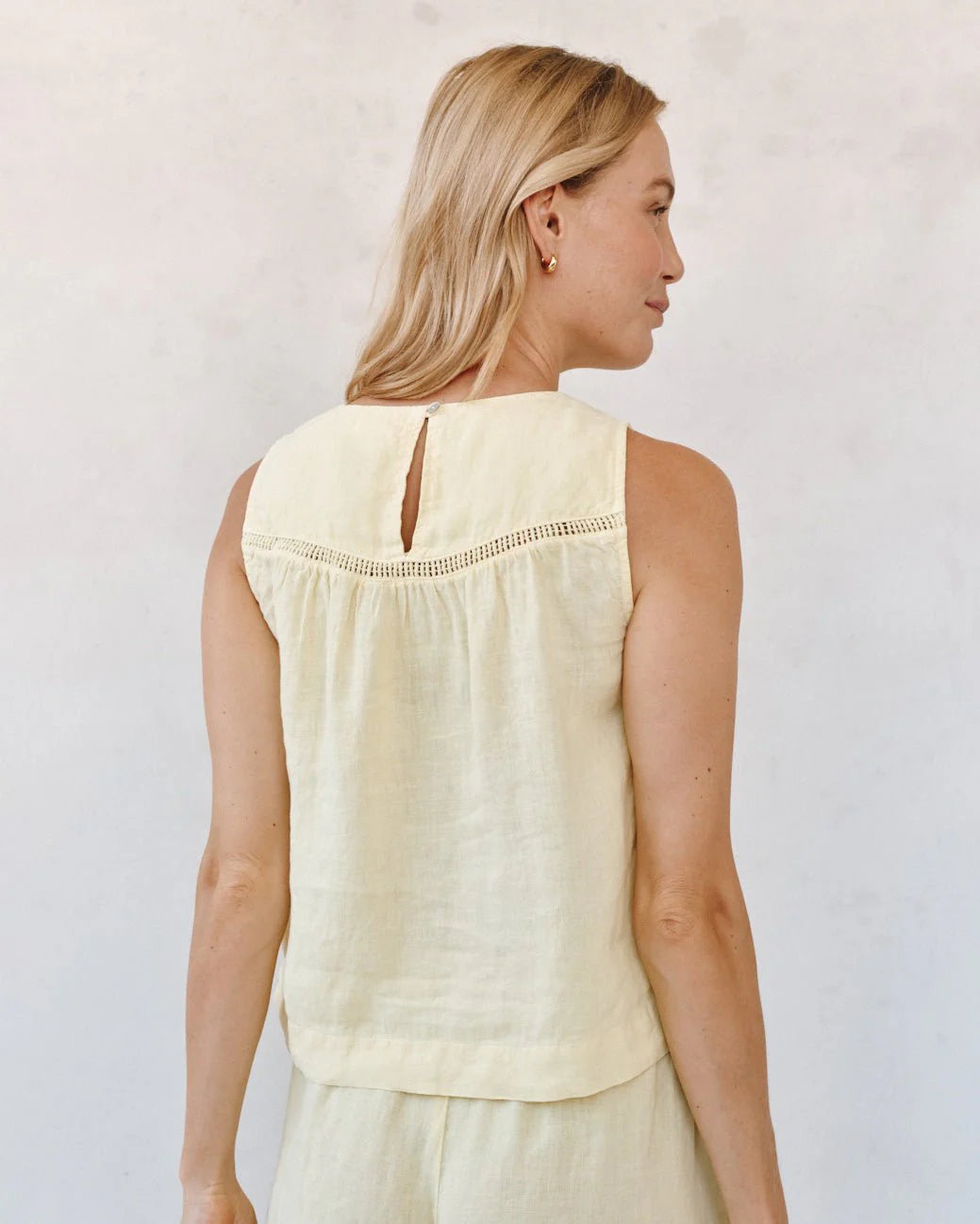 Bella Dahl | Sleeveless Trimmed Yoke Seam Top | Back | Vagabond | Apparel | Boutique