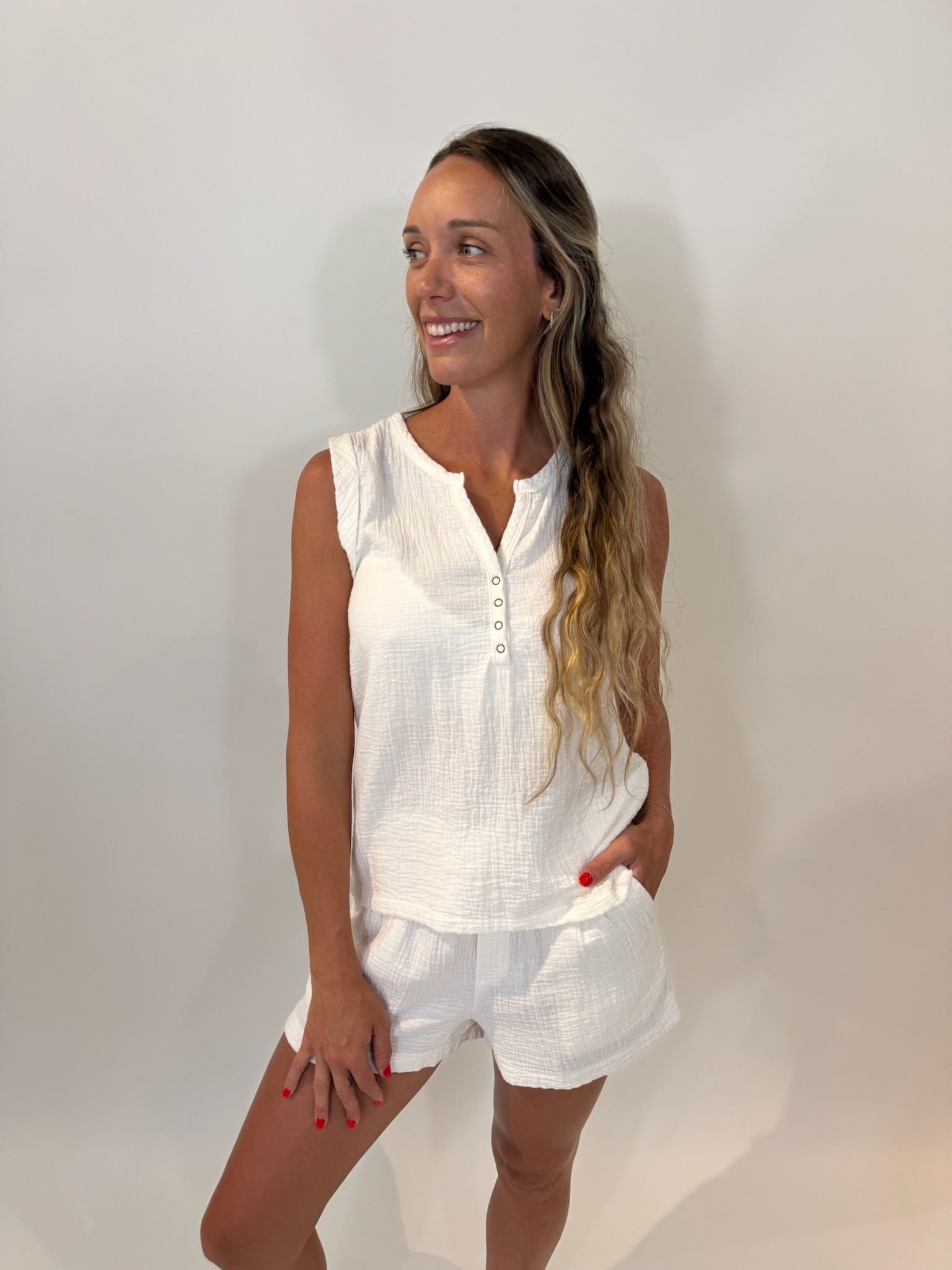 Bobi | Henley Sleeveless Top | Linen | Vagabond | Apparel | Boutique