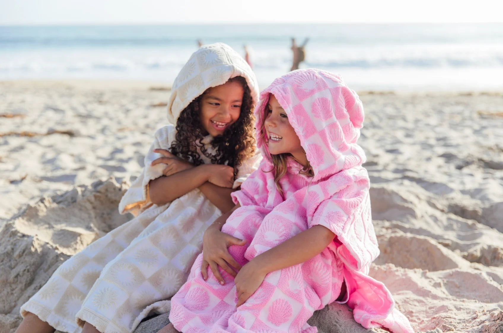 Feather 4 Arrow|  El Rey Poncho | Pop Pink | Model | Vagabond | Apparel | Boutique