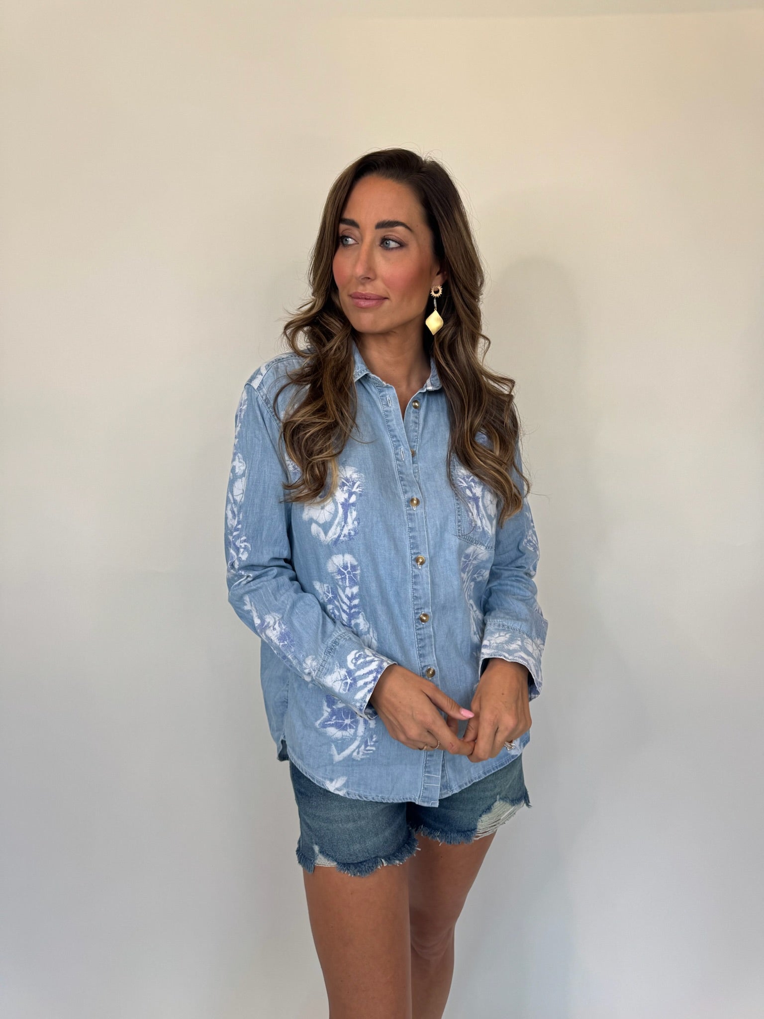 【新品未使用】Ameri DENIM LIKE PRINT SHIRT Free People Airbrushed Blossom Denim Shirt | Vagabond Apparel Boutique