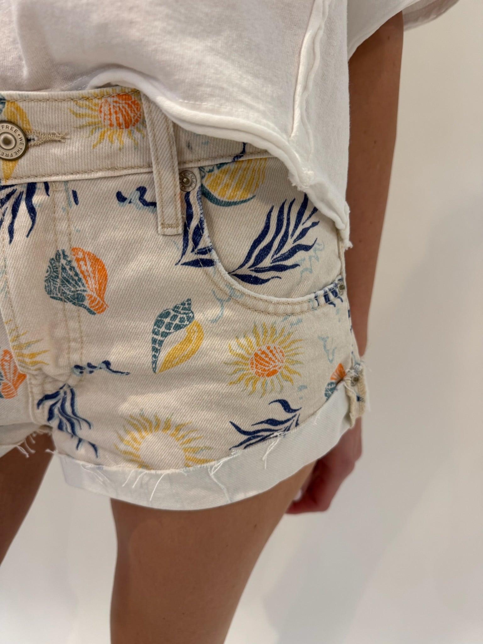 Free People | Cali Cuffed Printed Short | Close | Vagabond | Apparel | Boutique