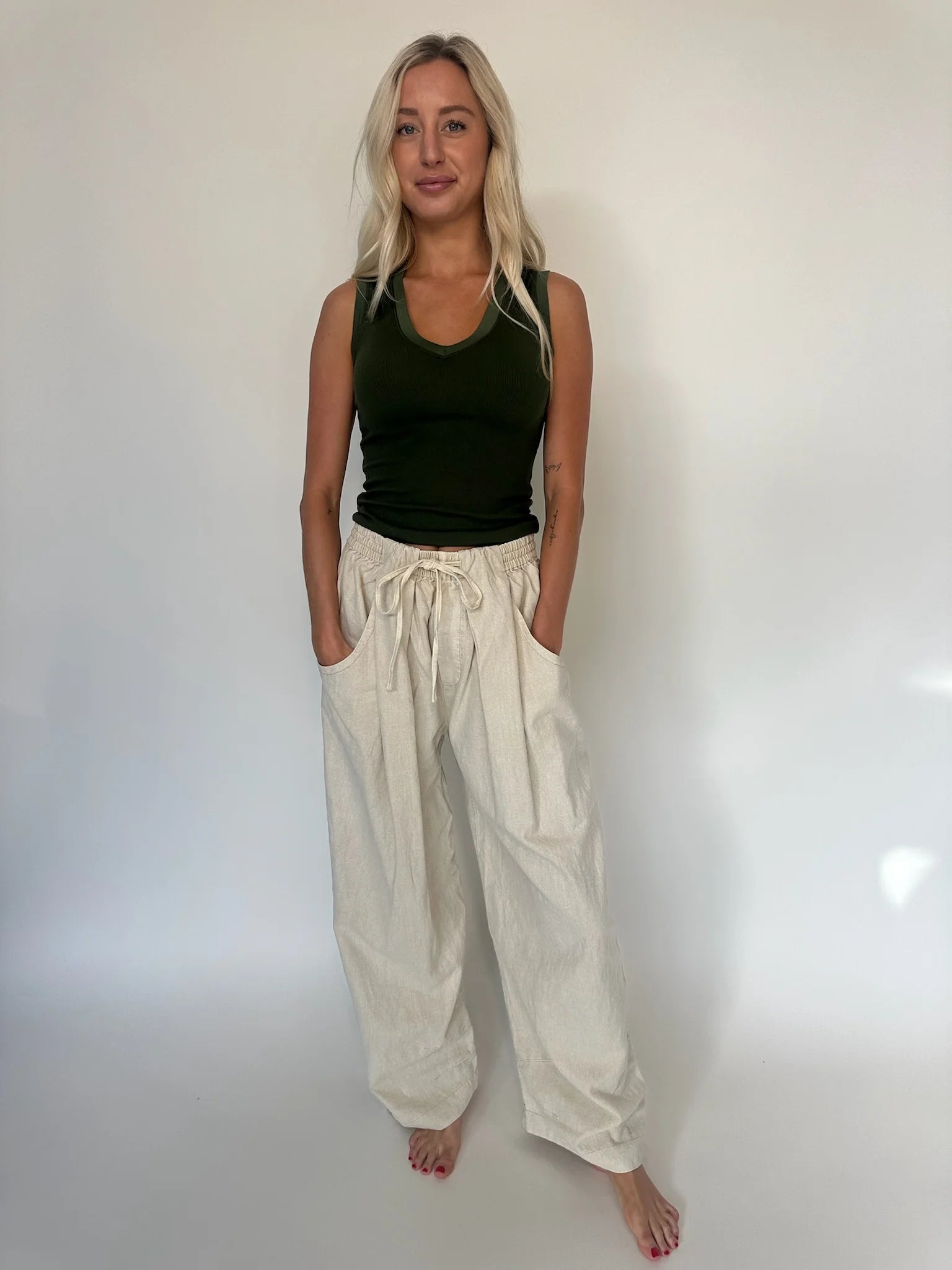 Free People | Chambers Laid Back Pull On Pant | Sand | Model | Vagabond | Apparel | Boutique