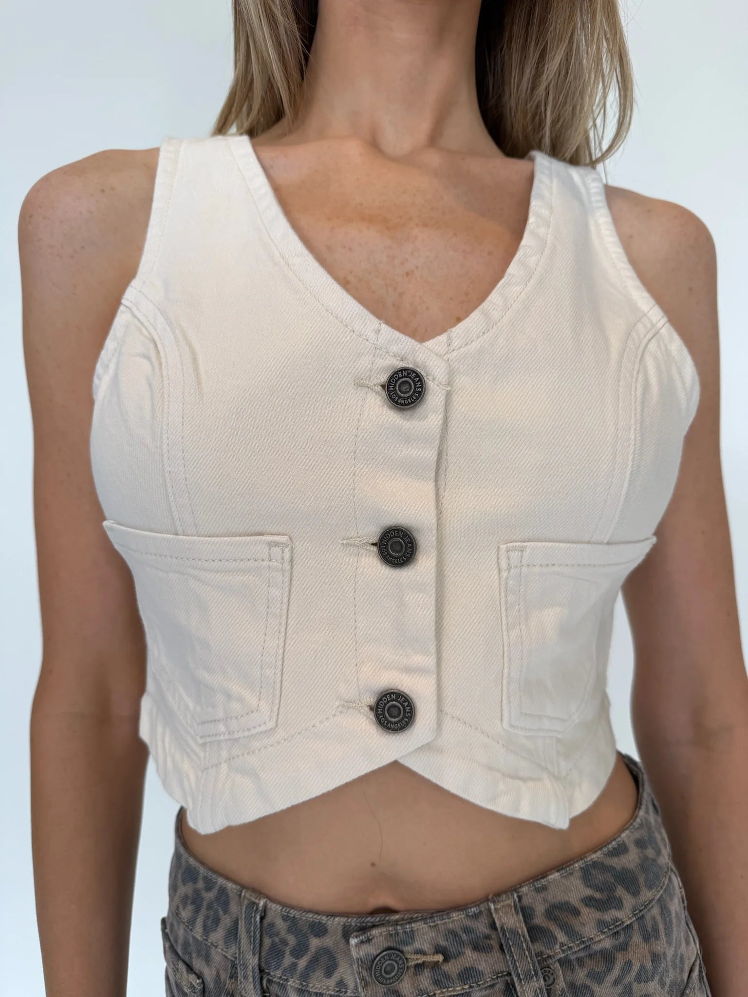 Hidden Jeans | Cropped Fitted Vest | Close | Vagabond | Apparel | Boutique