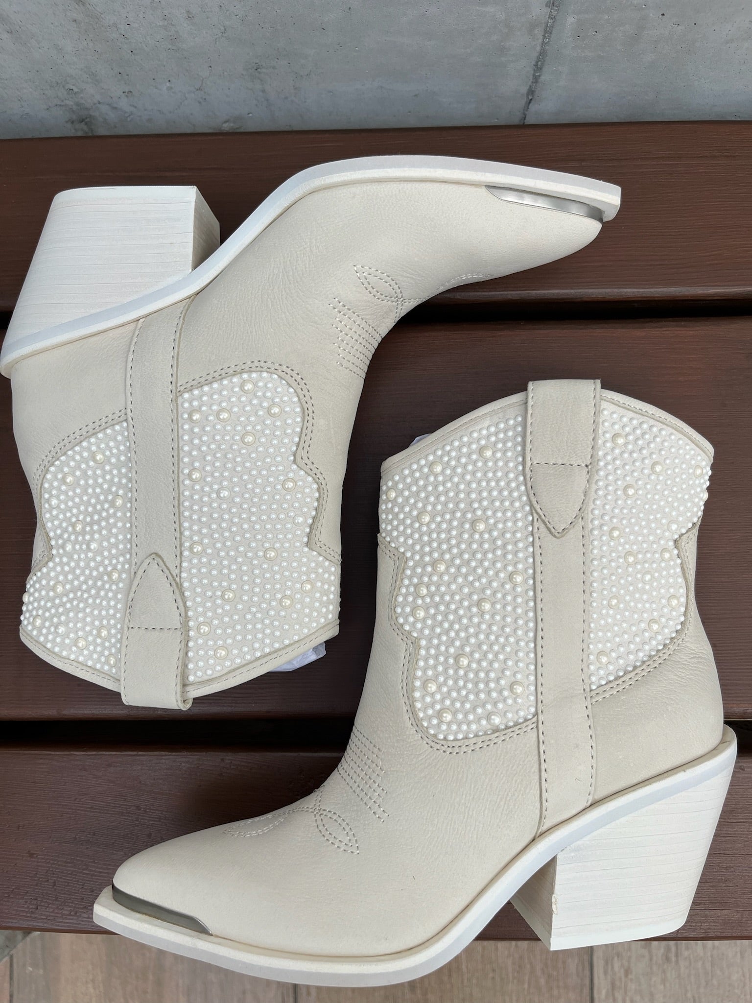 Dolce Vita Nashe Boot Off White Pearl
