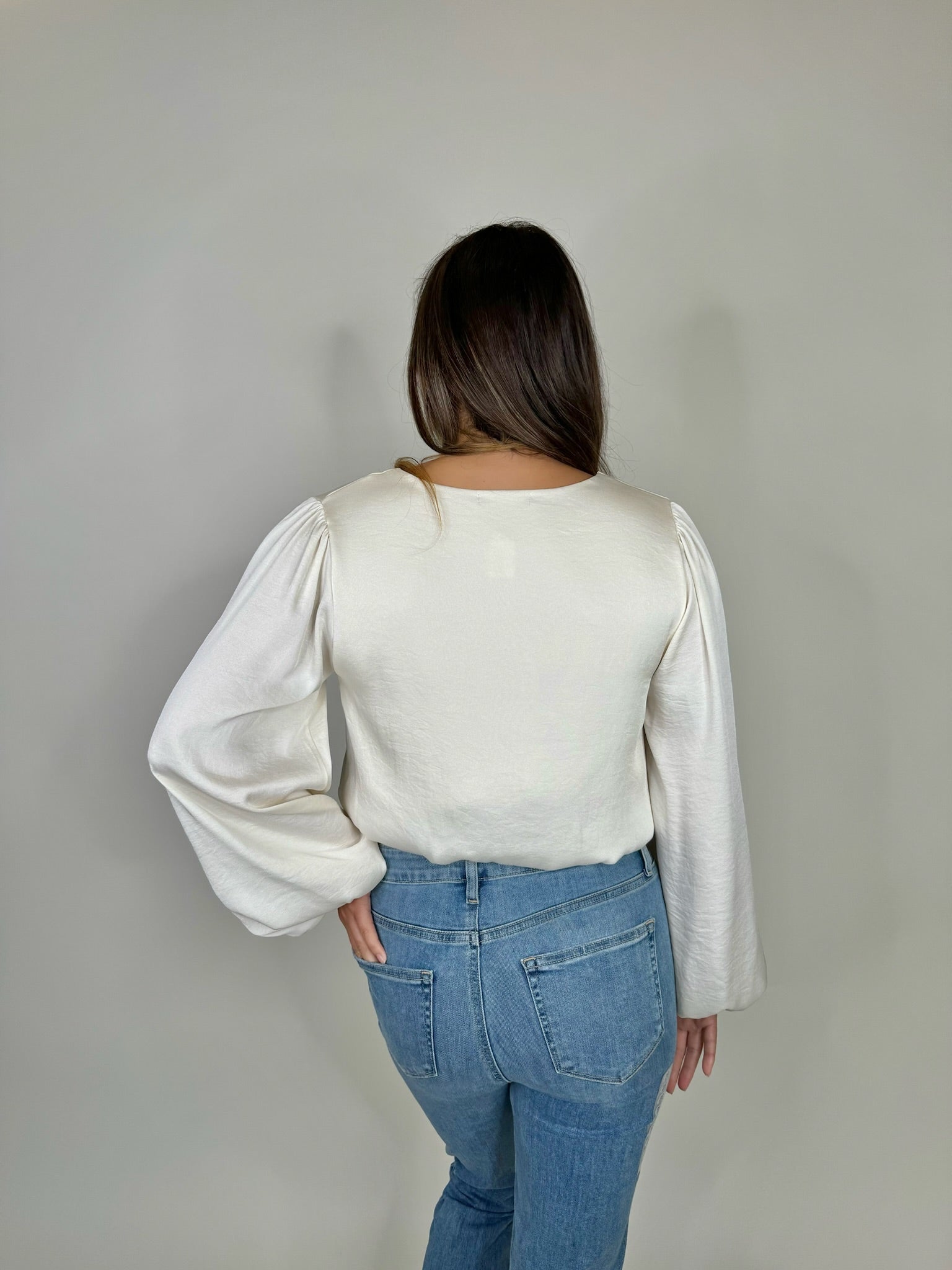 KLD L/S Washed Satin V-Neck Bubble Hem Blouse | Vagabond Apparel Boutique