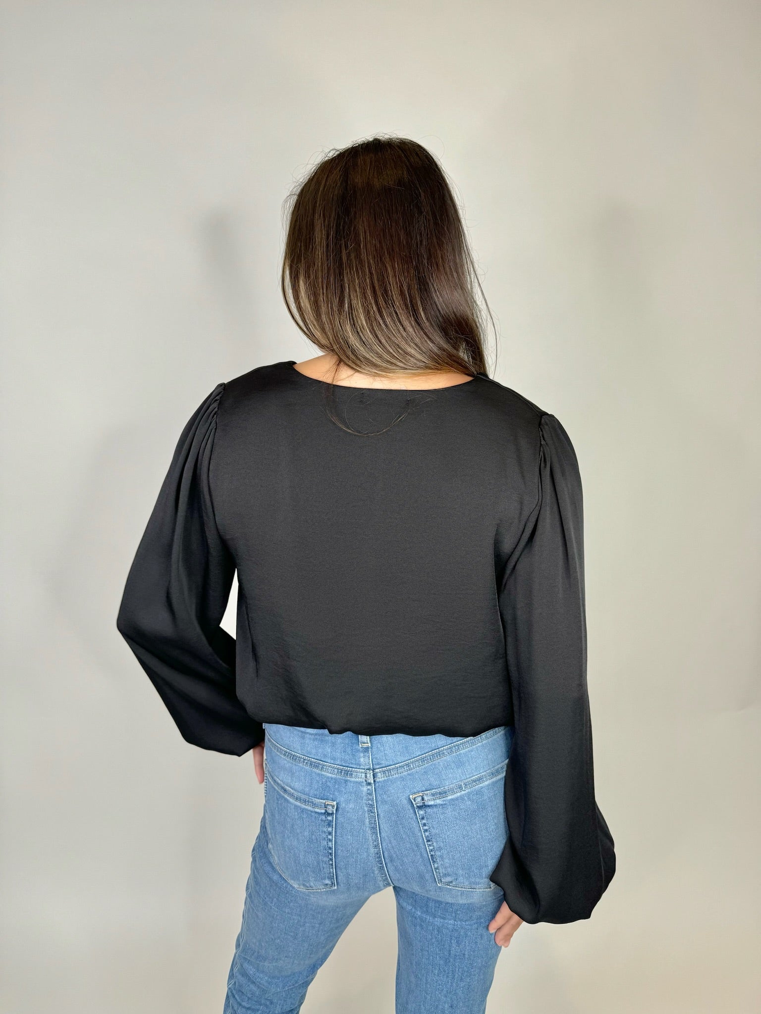 KLD L/S Washed Satin V-Neck Bubble Hem Blouse | Vagabond Apparel Boutique