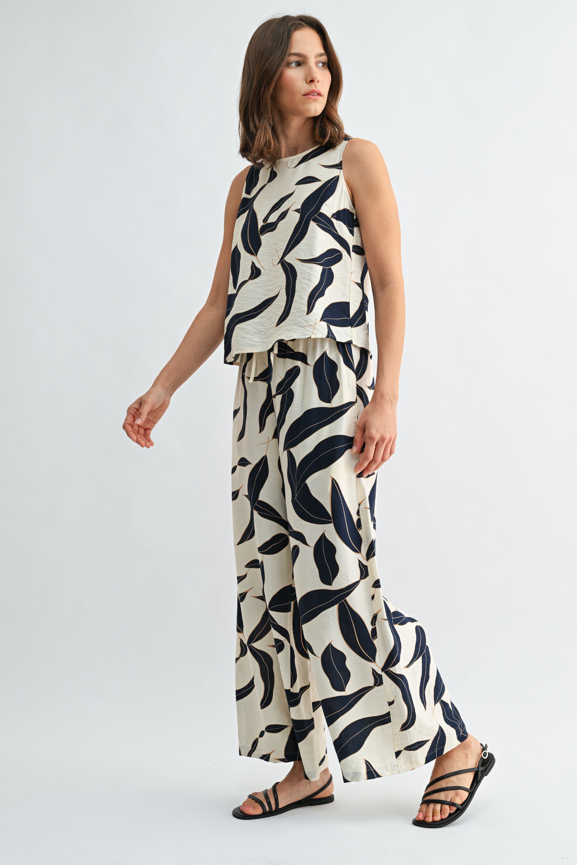 KLD | Sleeveless Leaf Print Top W/Back Buttons | Vagabond | Apparel | Boutique